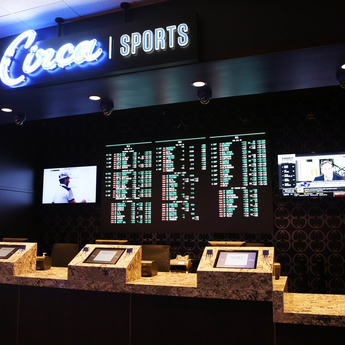 Pro Athletes FLOOD Popular Las Vegas Hotspot, Circa Resort & Casino!