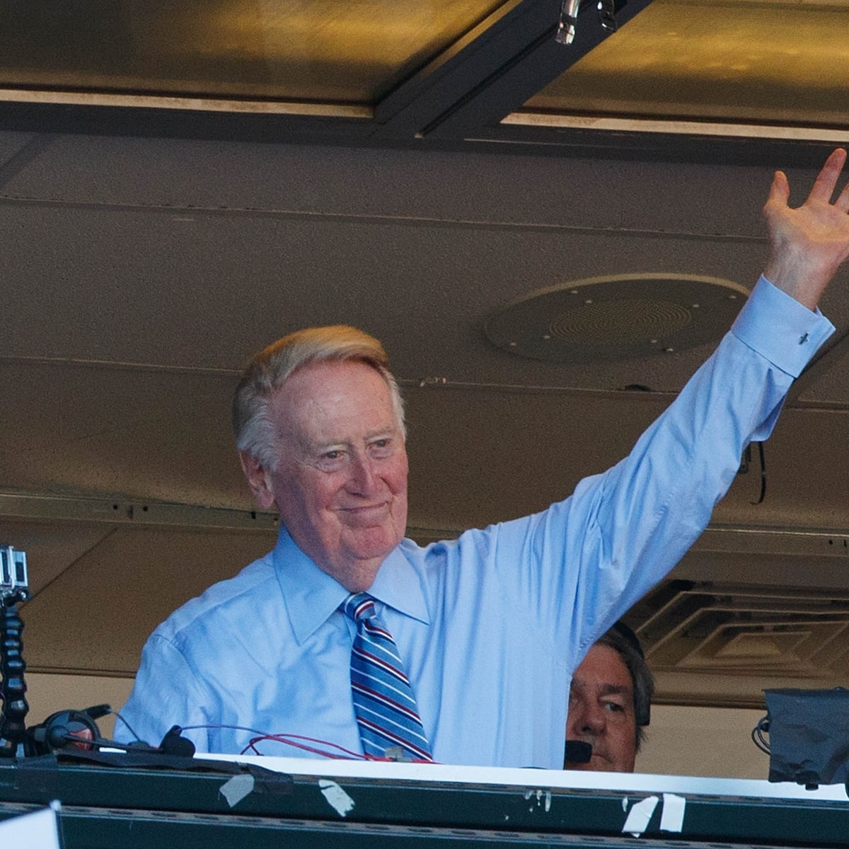 Los Angeles Dodgers will wear a patch in tribute to Vin Scully for