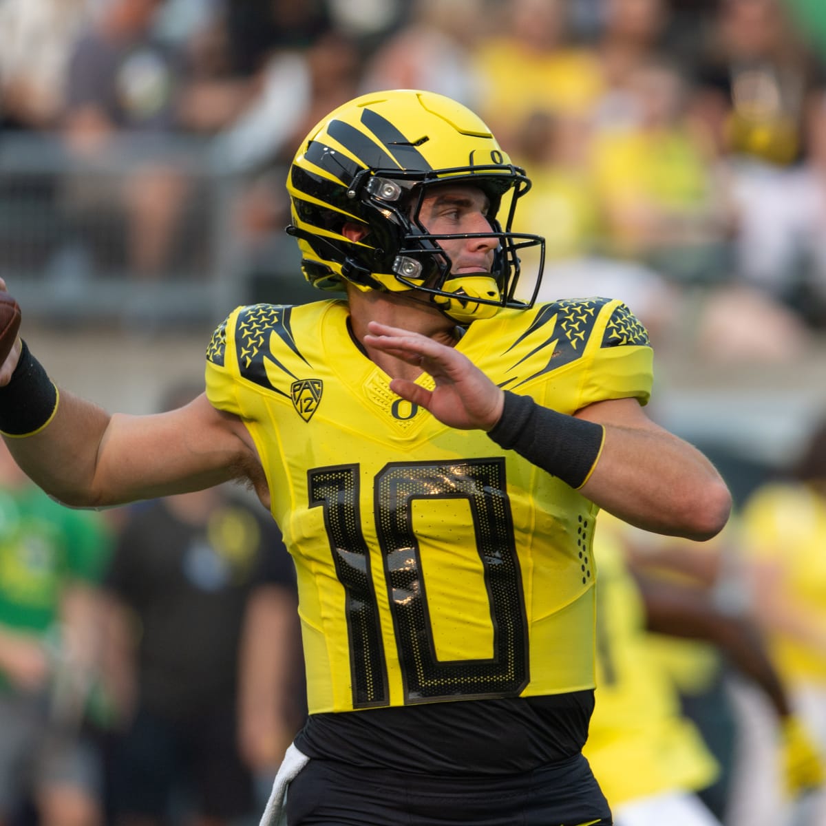 Quarterback Bo Nix announces return to Oregon Ducks