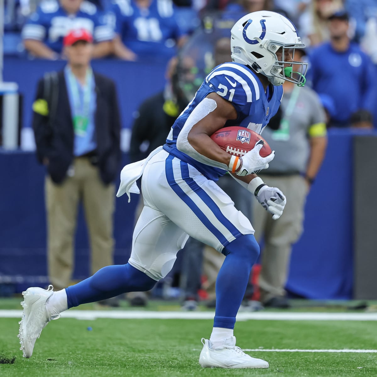 Indianapolis Colts running back Nyheim Hines (21) and Detroit