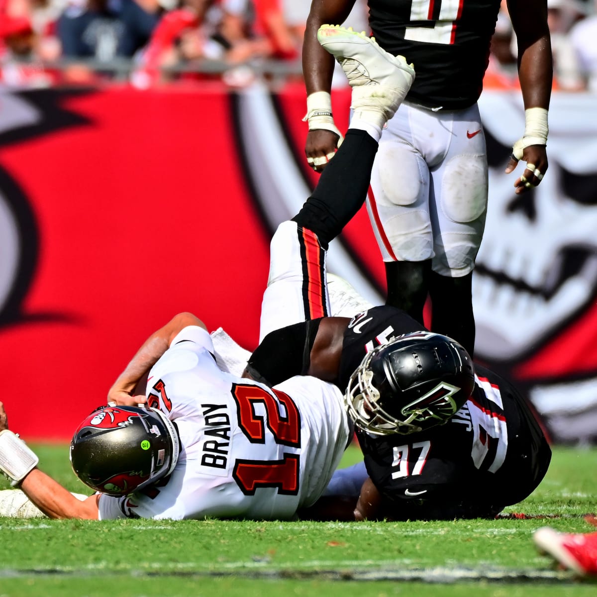 Tom Brady benefits from controversial roughing-the-passer penalty as  Buccaneers snap losing streak with win over Falcons - KESQ