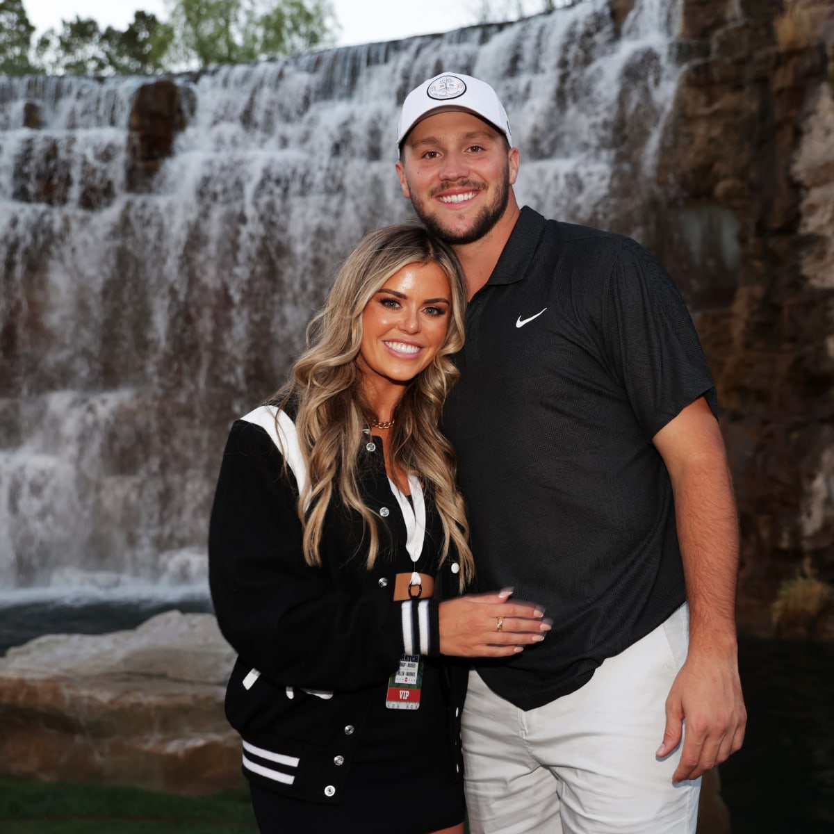 Bills' Josh Allen Goes Viral for Selfie Session with Girlfriend