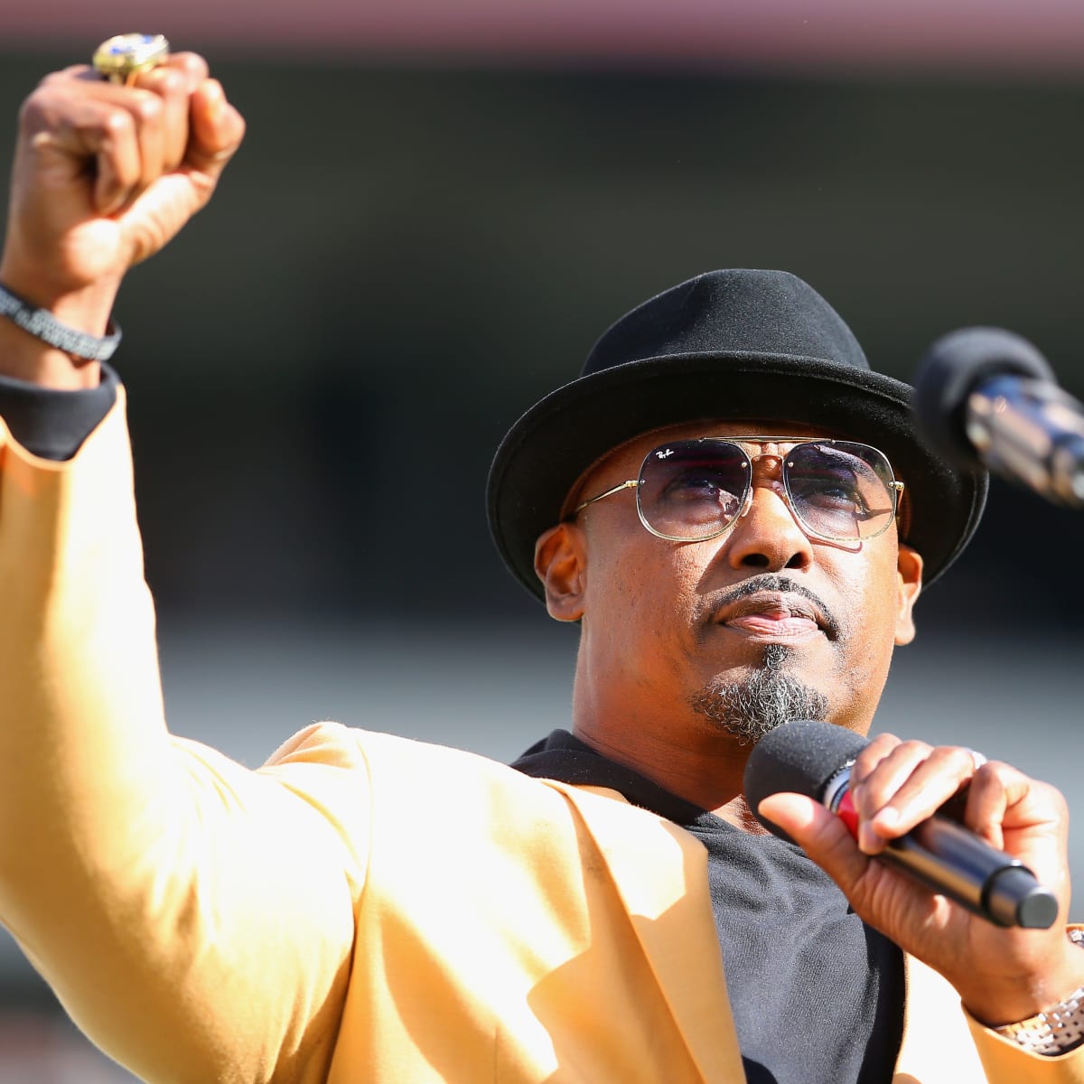 Brian Dawkins will receive his Hall of Fame ring Sunday at halftime