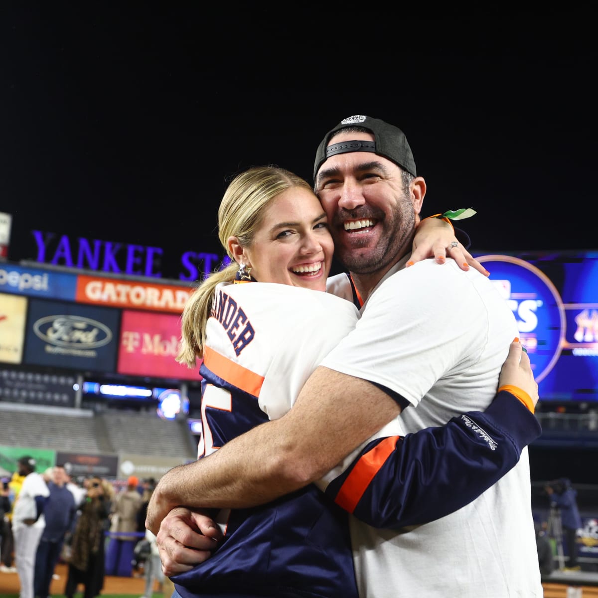 Look: Kate Upton Is Going Viral During Spring Training - The Spun