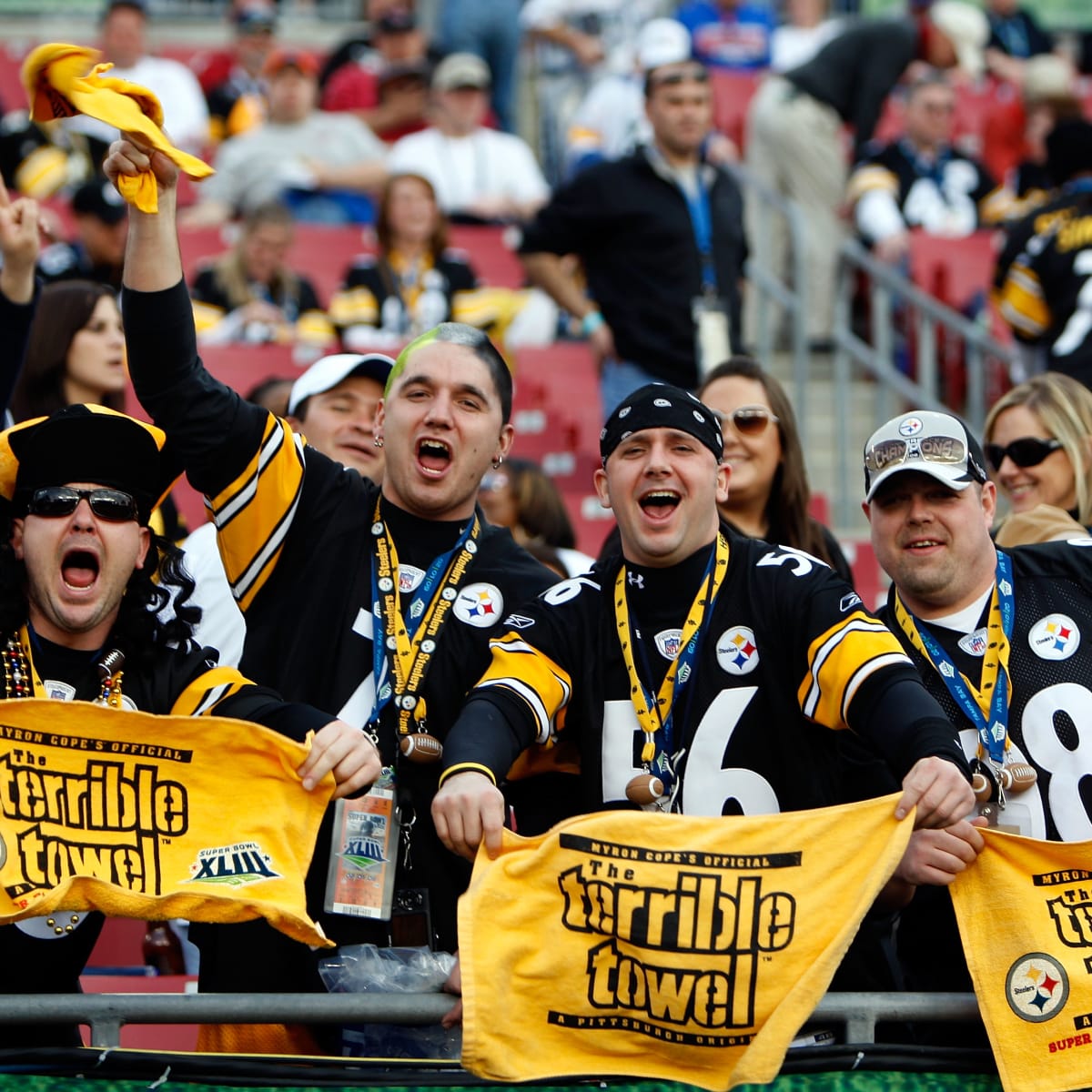 LOOK: Falcons stadium is filled with Steelers fans 