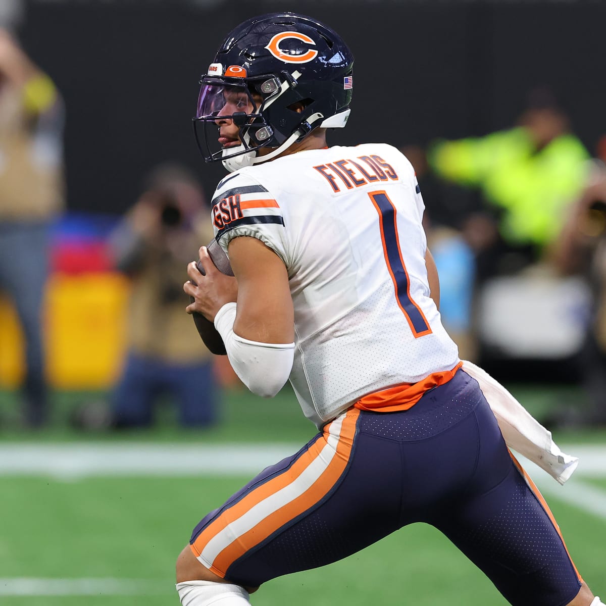 Fields aiming to break Bears' passing record: 'I plan on doing it