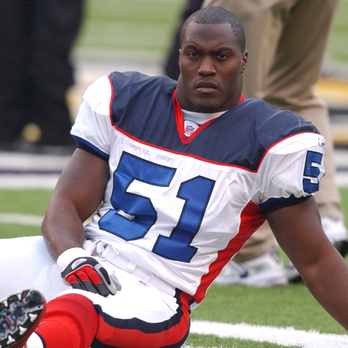 Takeo Spikes visiting with Rams - NBC Sports