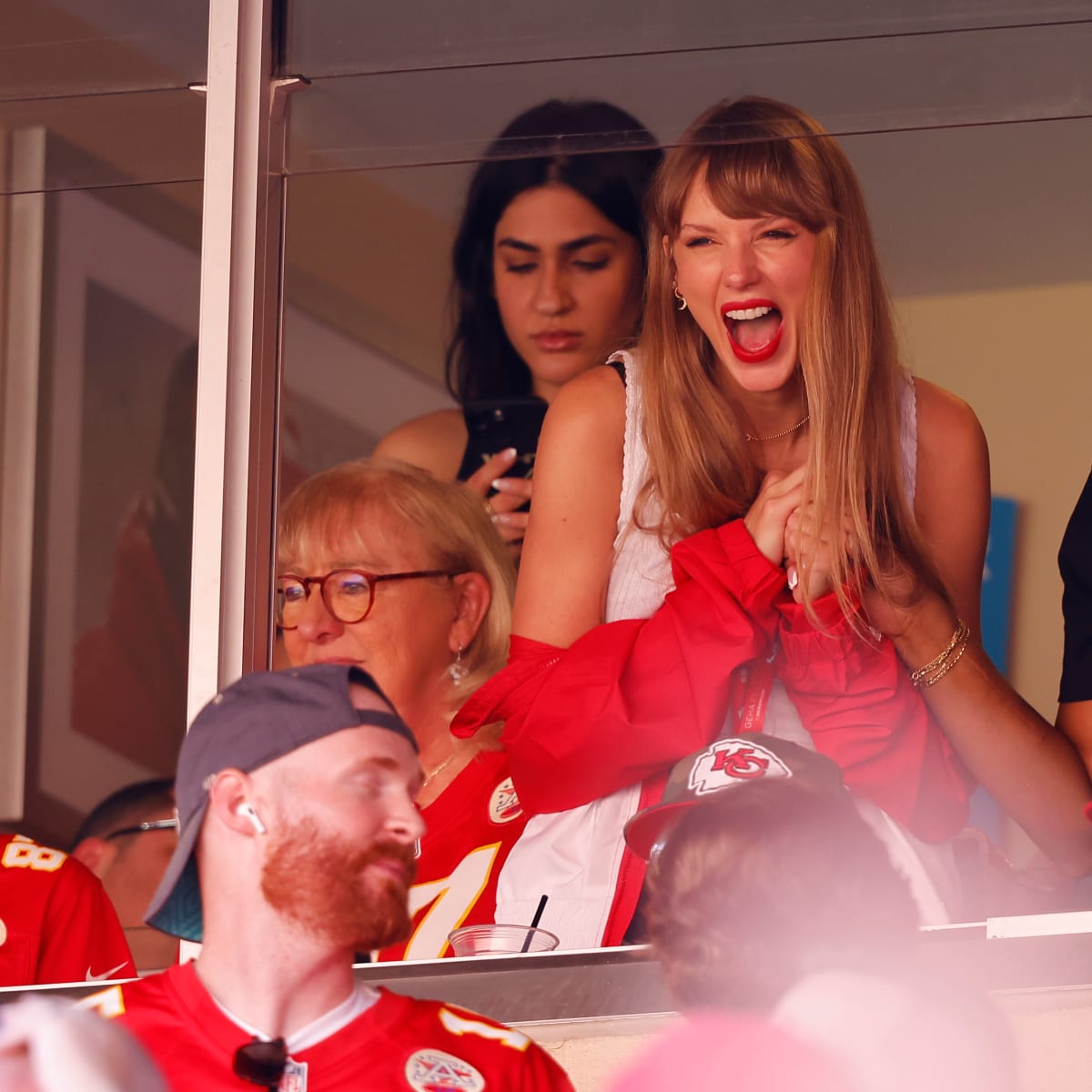 Erin Andrews Confirms She Sent Chiefs Windbreaker to Taylor Swift