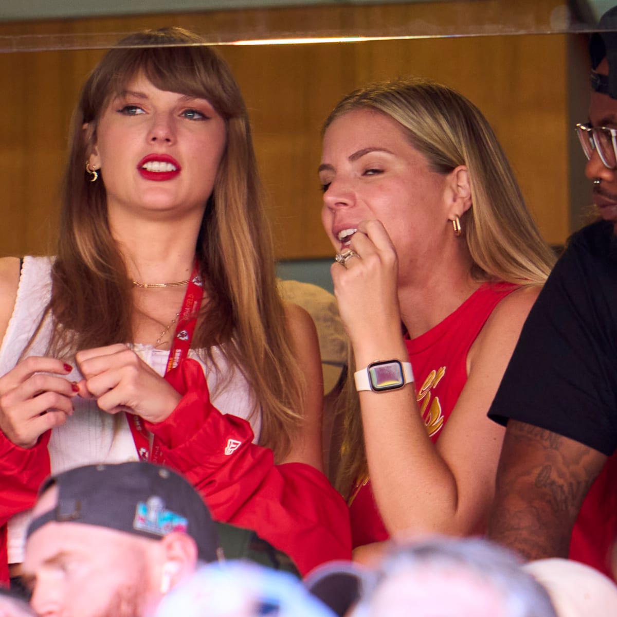 Vikings: Byron Murphy Jr.'s hilarious Taylor Swift trash talk for Travis  Kelce