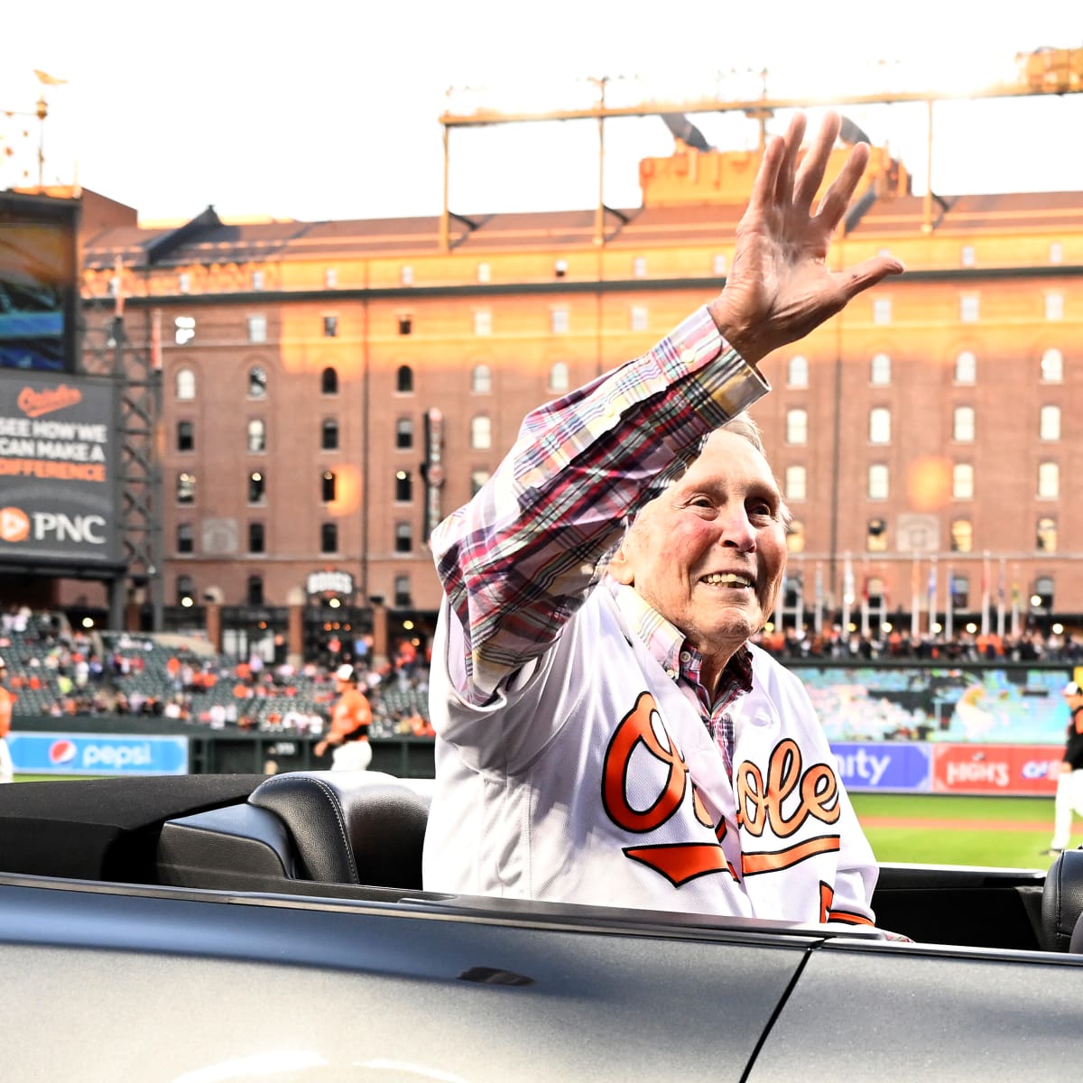 Orioles' family, baseball community reacts to death of Baltimore