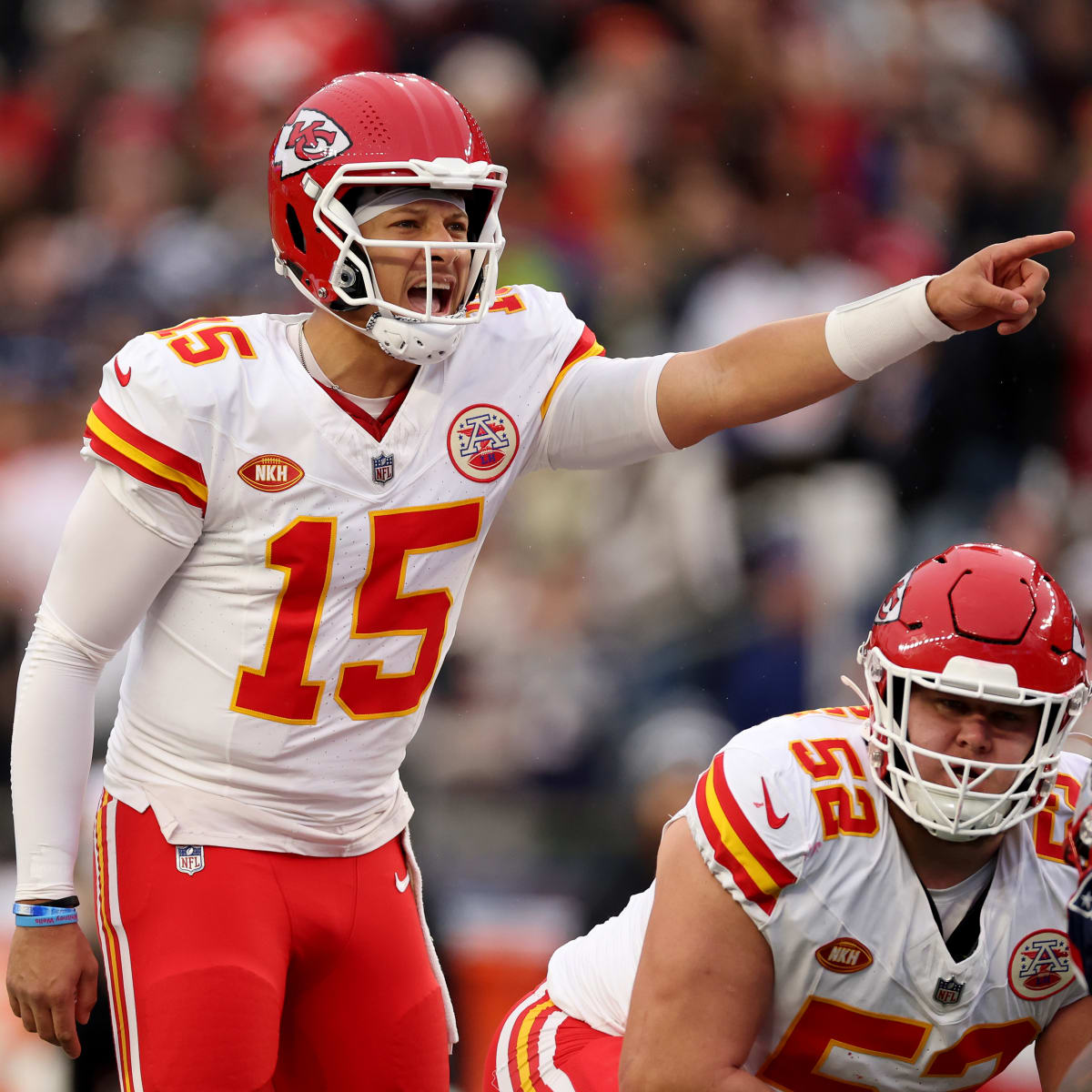 Patrick Mahomes' shattered helmet, Chiefs players react