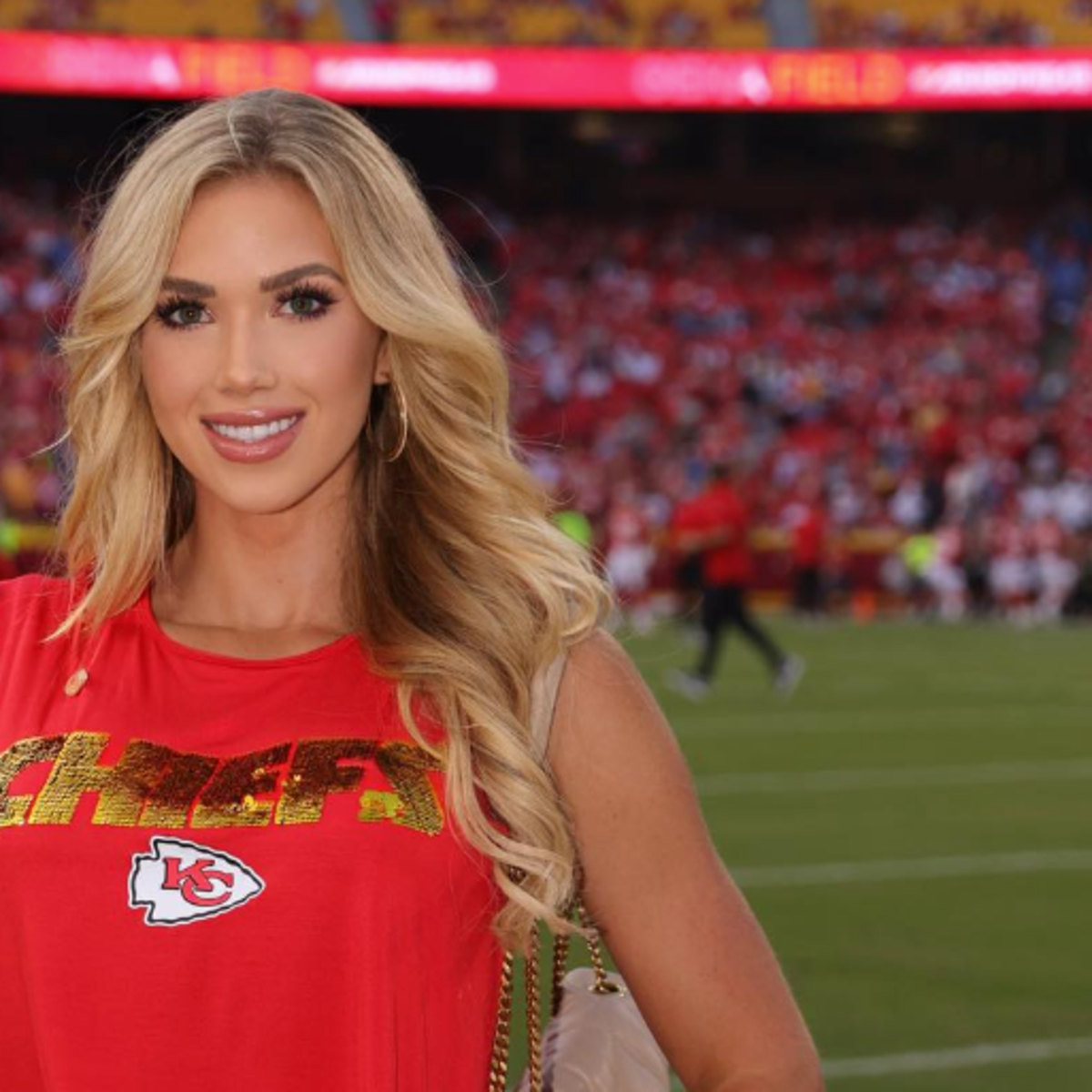 NFL Cheerleader Gallery of the Day: Kansas City Chiefs Cheerleaders Look  Sharp at Arrowhead Stadium (Photos) 