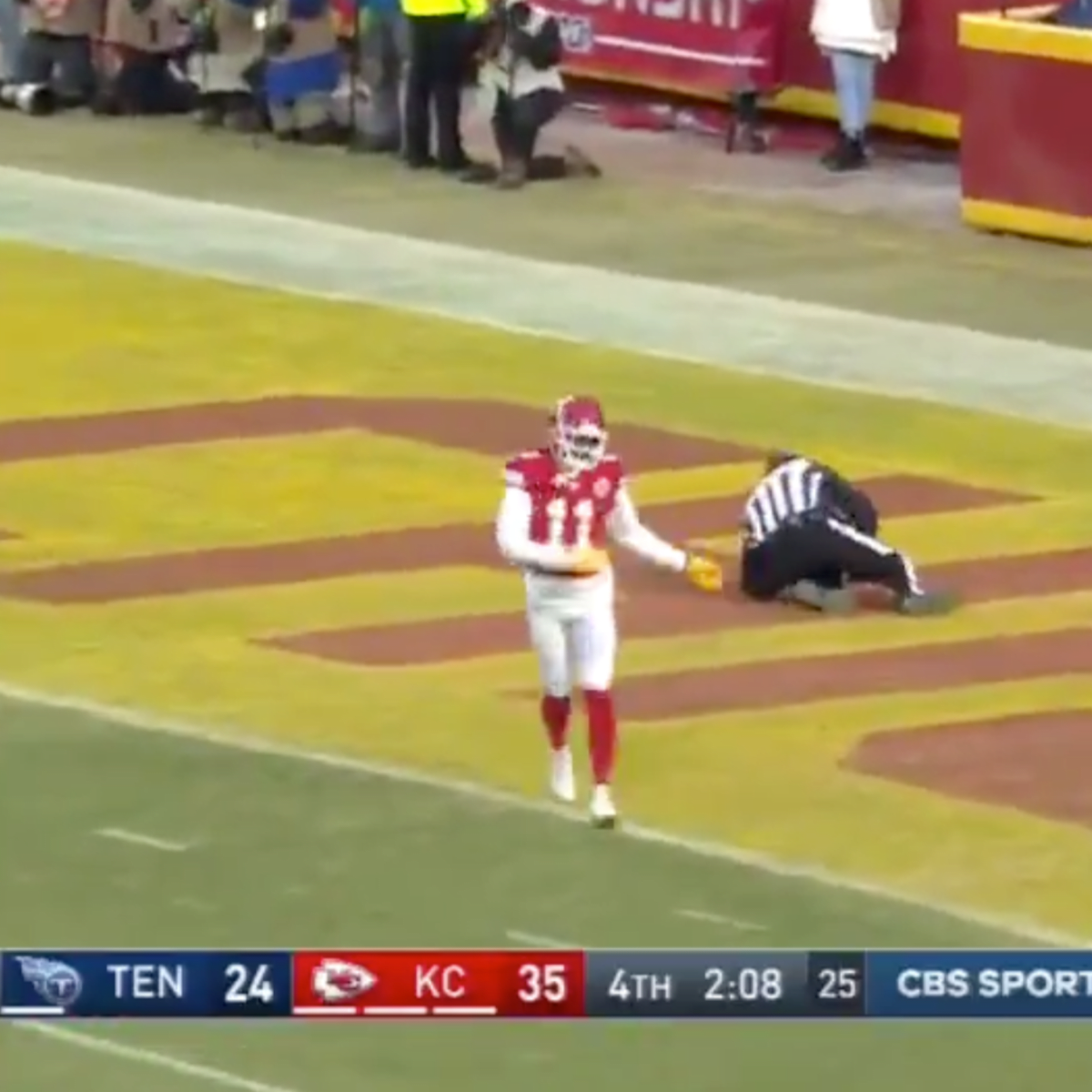 NFL replay official dies hours after working Titans, Chiefs game