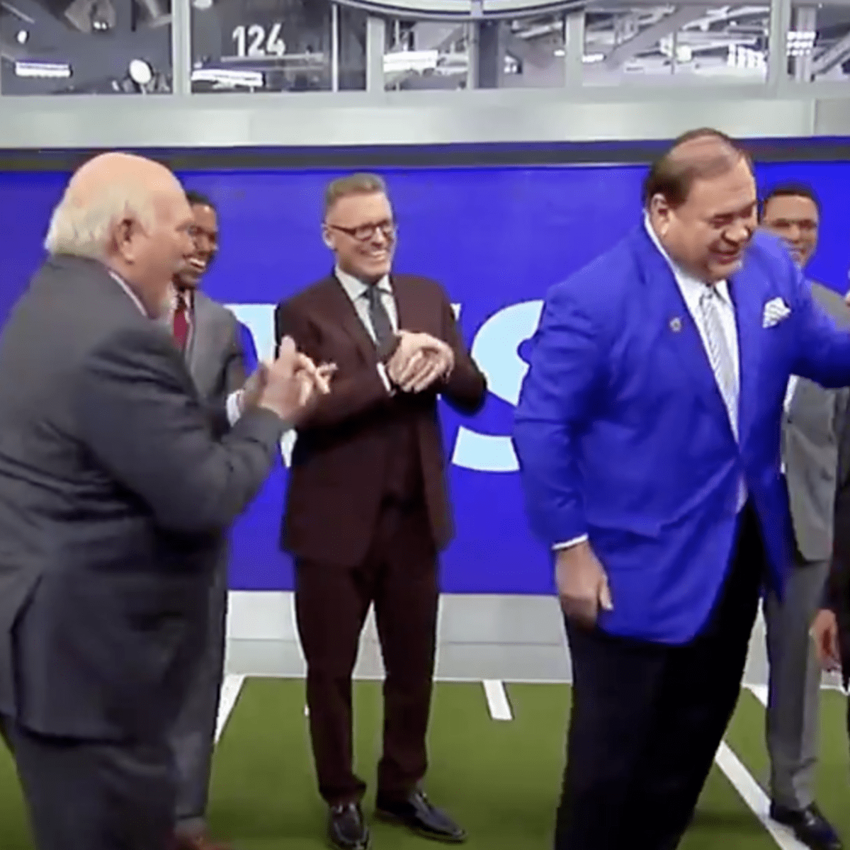 Terry Bradshaw surprises Fox Sports NFL colleagues with special