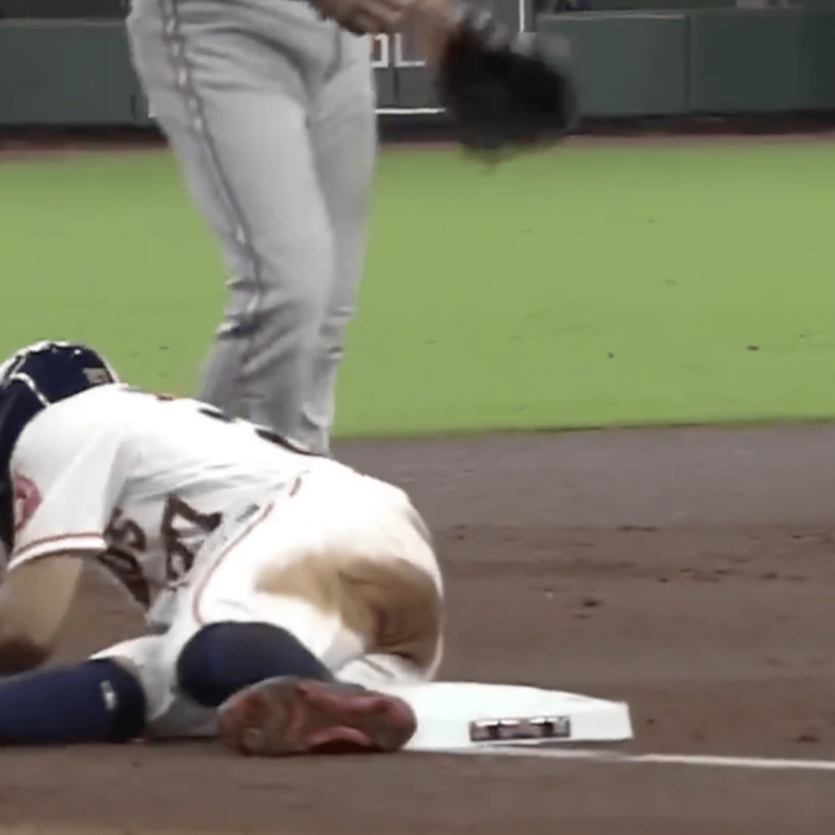 Jose Altuve leaves game after fouling ball off groin