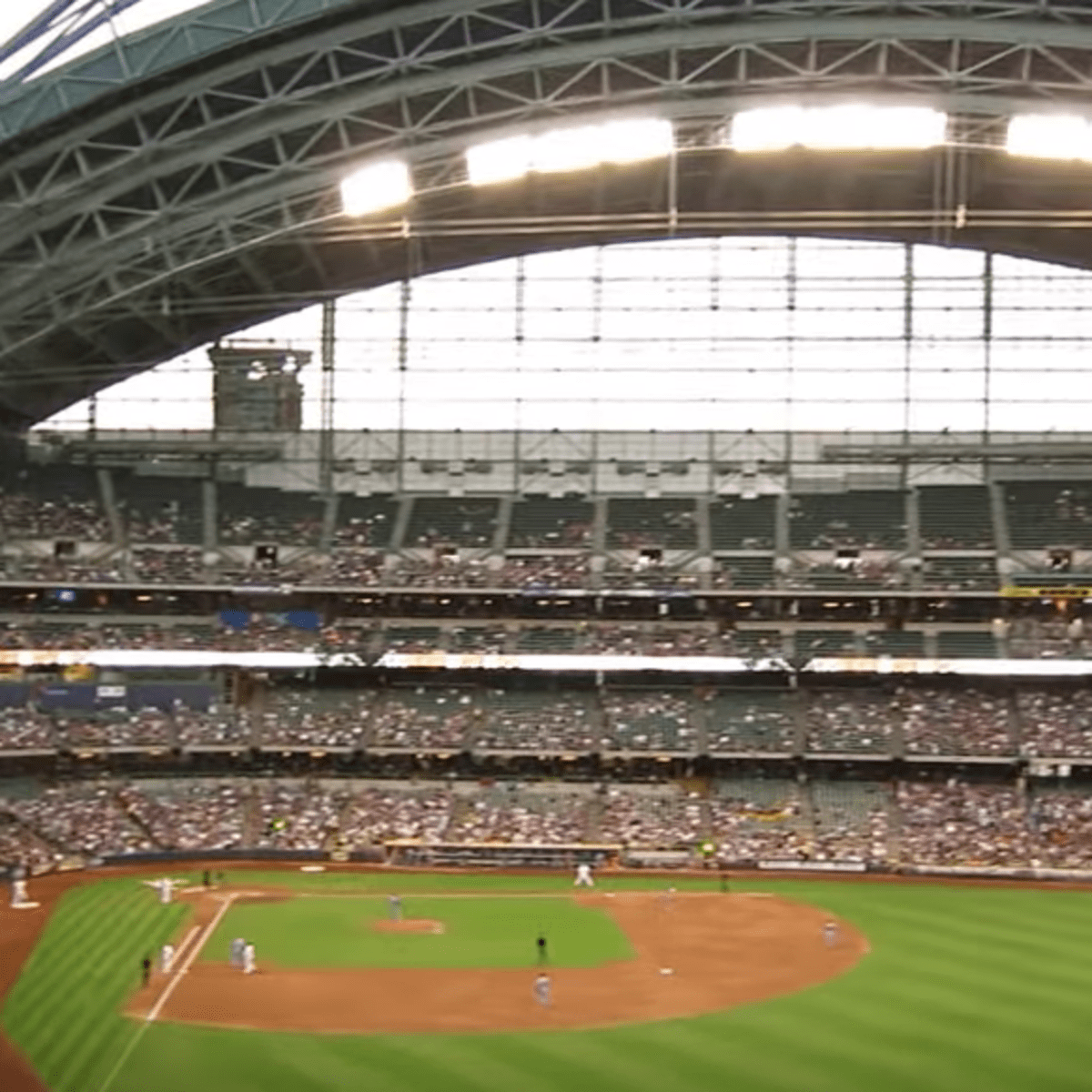 Milwaukee Brewers: American Family Field to host thousands of fans on  Opening Day - Superior Telegram