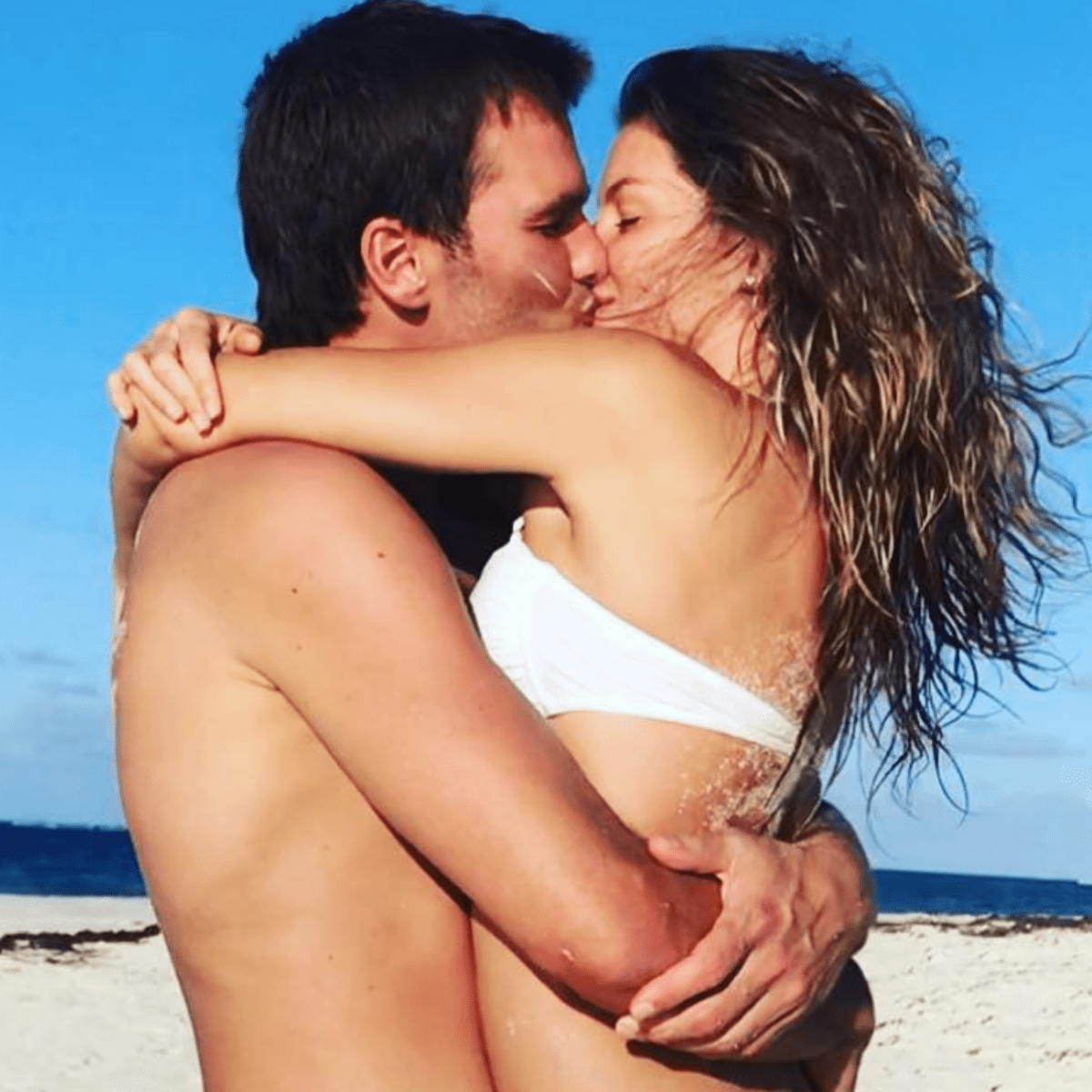 A Shirtless Photo Of Tom Brady And Gisele Is Going Viral - The Spun: What's  Trending In The Sports World Today