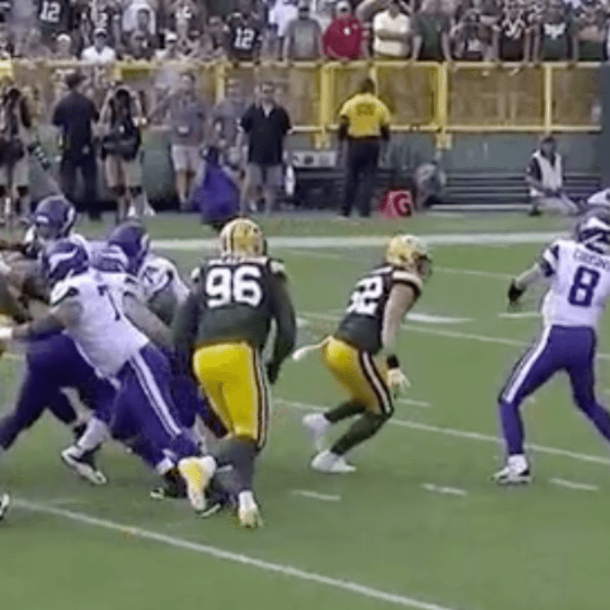 Packers-49ers brawl after Clay Matthews' late hit on Colin