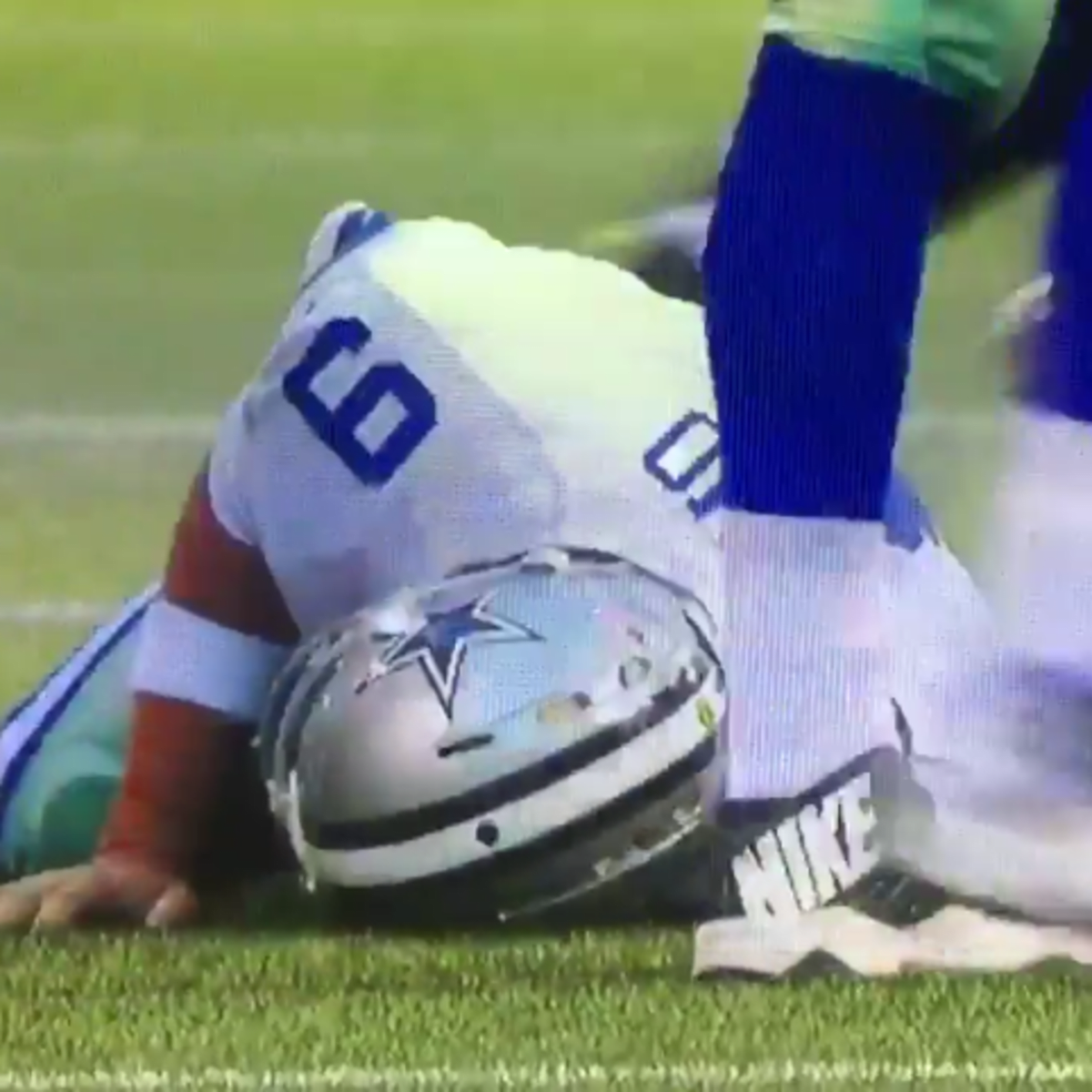 Tony Romo has broken bone in his back, says Cowboys coach Jason Garrett