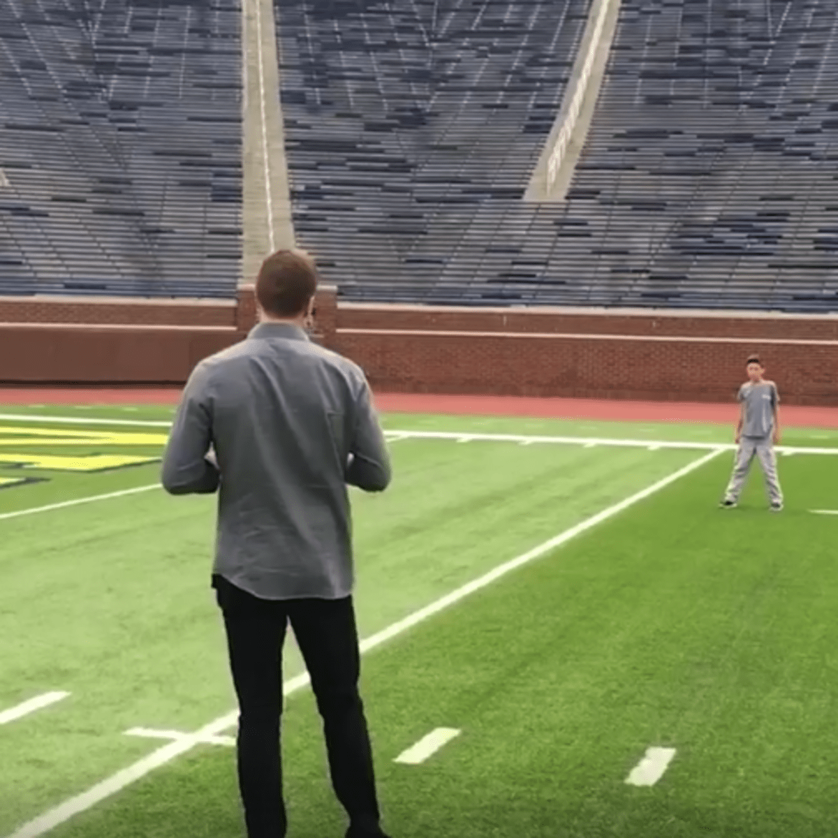 Tom Brady Returns To Michigan, Throws Touchdown To Dabbing Son - CBS Boston