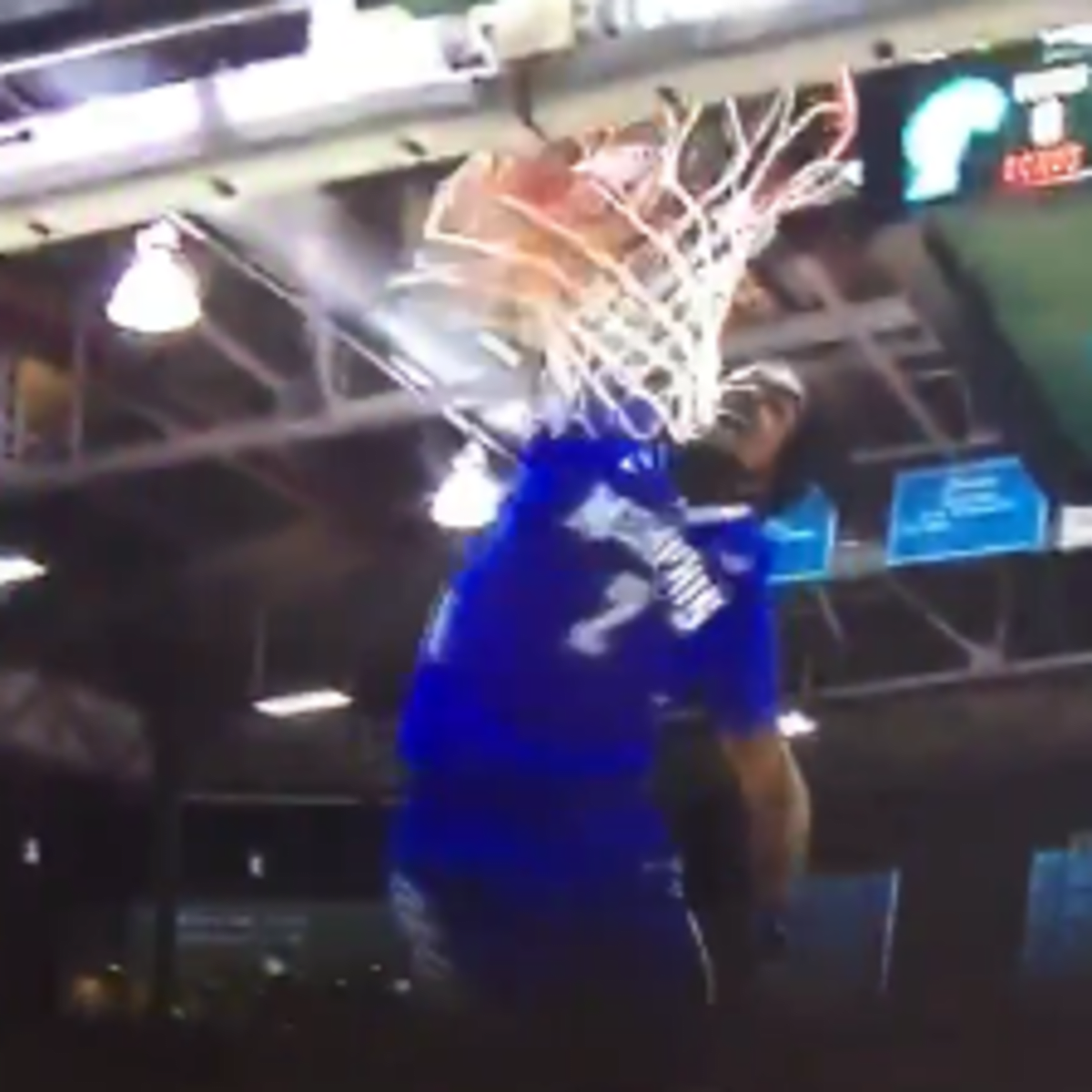 Shaq Goodwin pays homage to Vince Carter, sticks arm in rim on