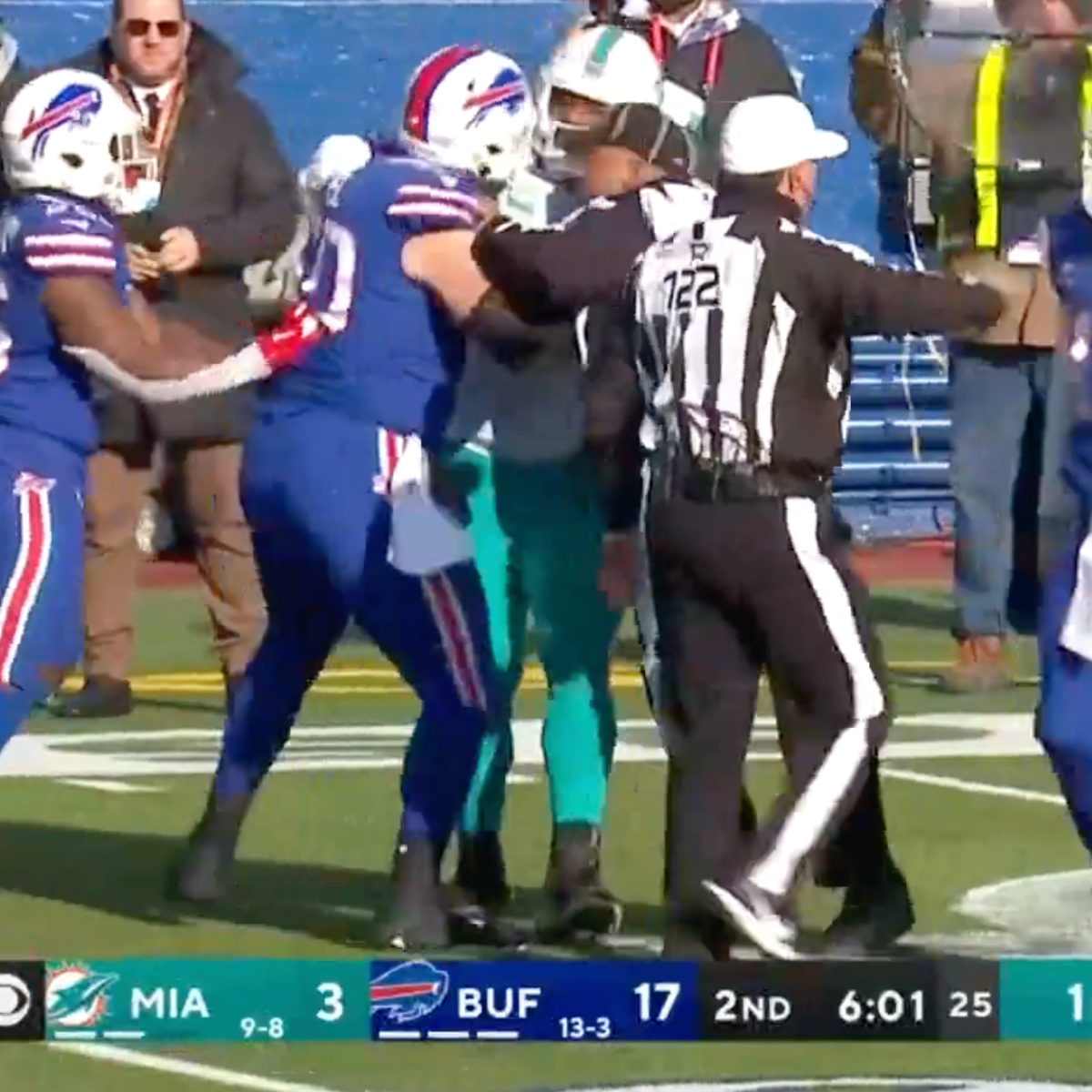 Bills' Josh Allen involved in skirmish with Dolphins' Christian Wilkins in  playoff game