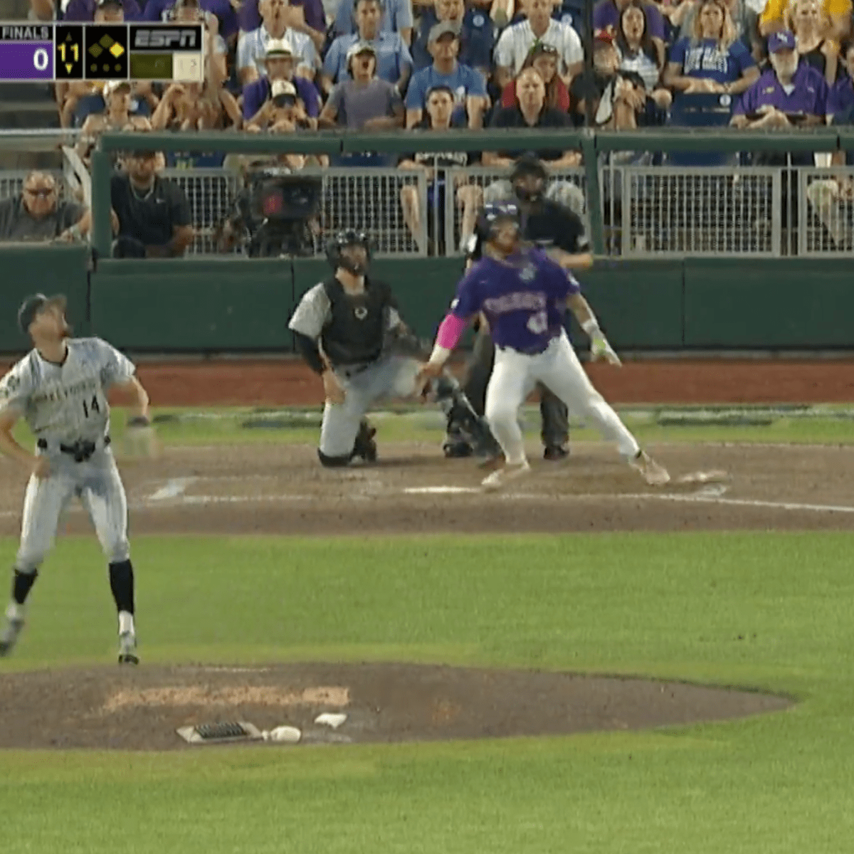 LSU walkoff home run video: Tommy 'Tanks' White sends Tigers to College  World Series with shocker - DraftKings Network