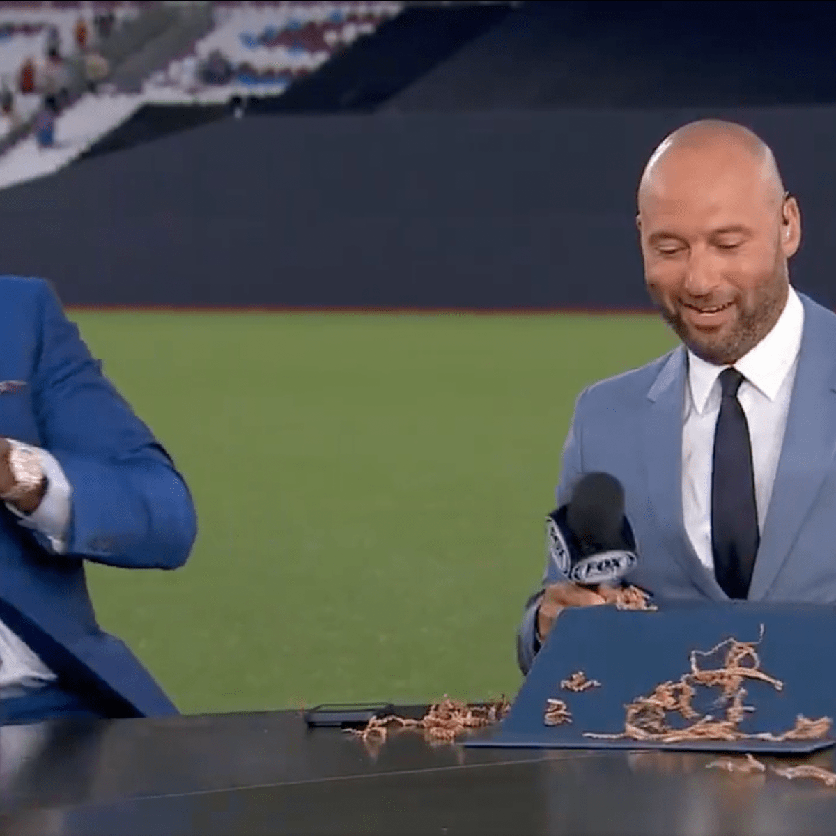 Cursed Jersey: Derek Jeter Didn't Care For His B-Day Gift From Big Papi