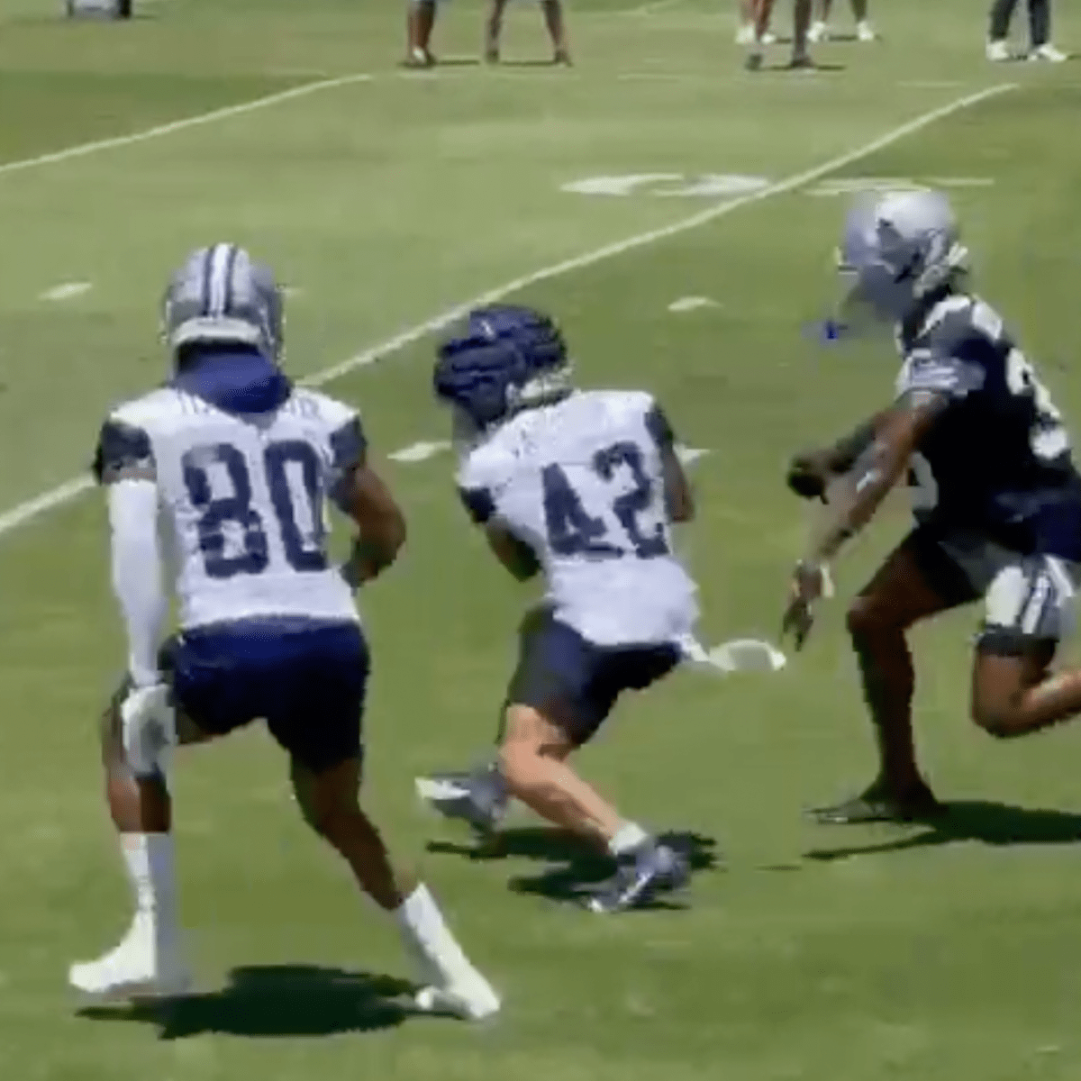 Cowboys' rookie Deuce Vaughn goes viral in training camp clips