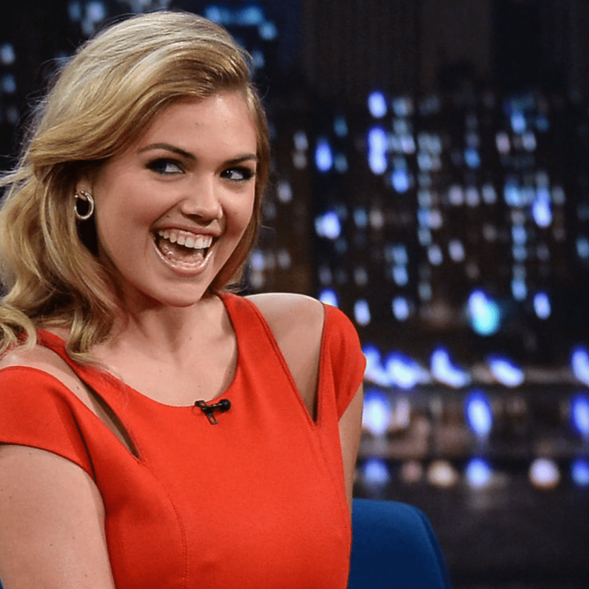 Sports World Reacts To Kate Upton's Viral Outfit - The Spun