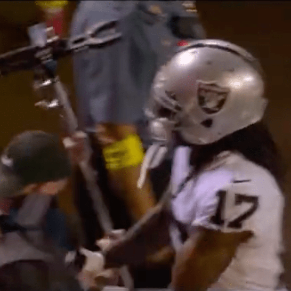 Raiders WR Davante Adams pushes over photographer, and Kansas City Police  investigating