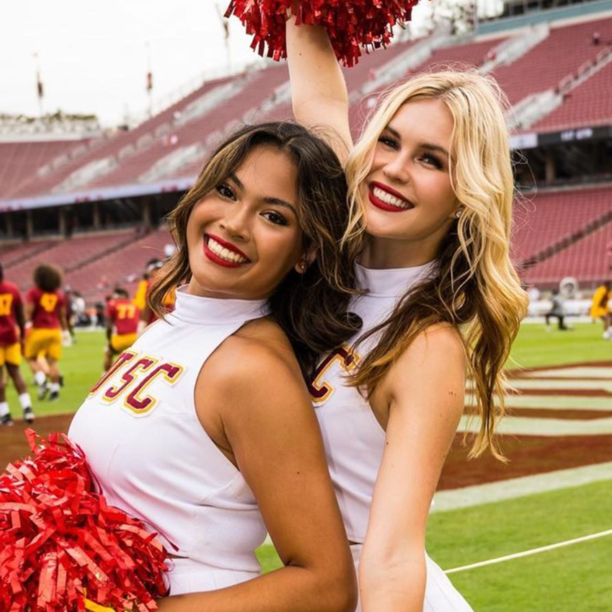 USC Trojans Cheerleader Goes Viral With Swimsuit Photo - The Spun