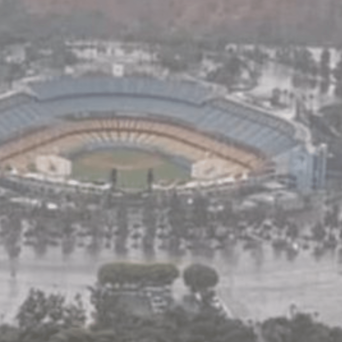 No, Dodger Stadium didn't flood. That's just a reflection - Los