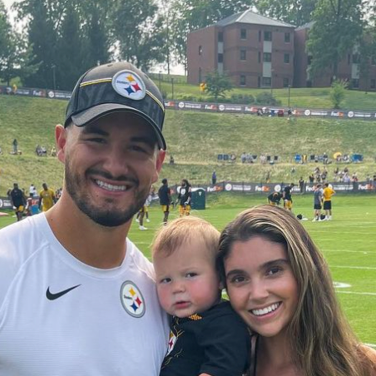 How Mitch Trubisky, wife Hillary celebrated Steelers signing