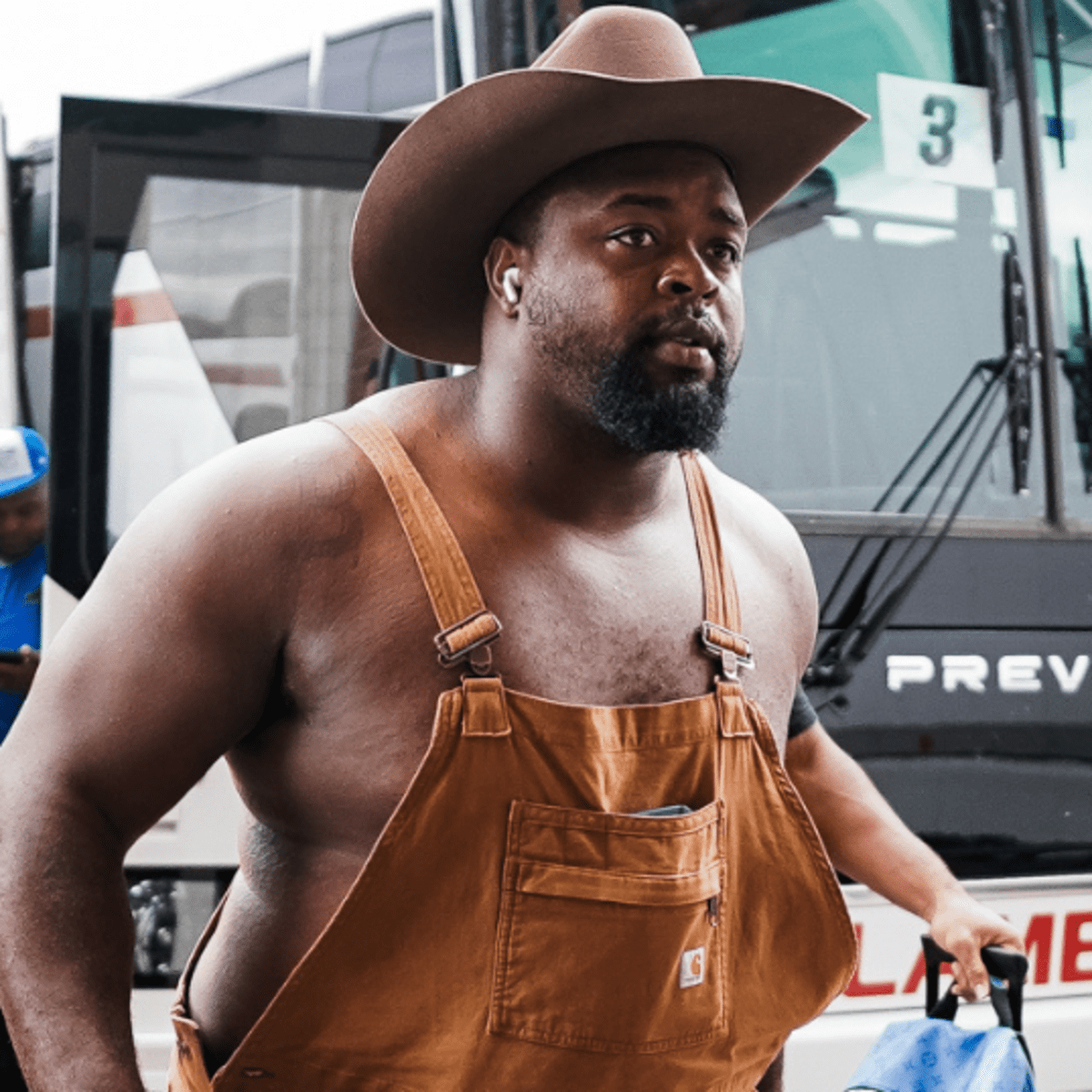 Lions defensive tackle Benito Jones channels Vince Wilfork with pre-game  style