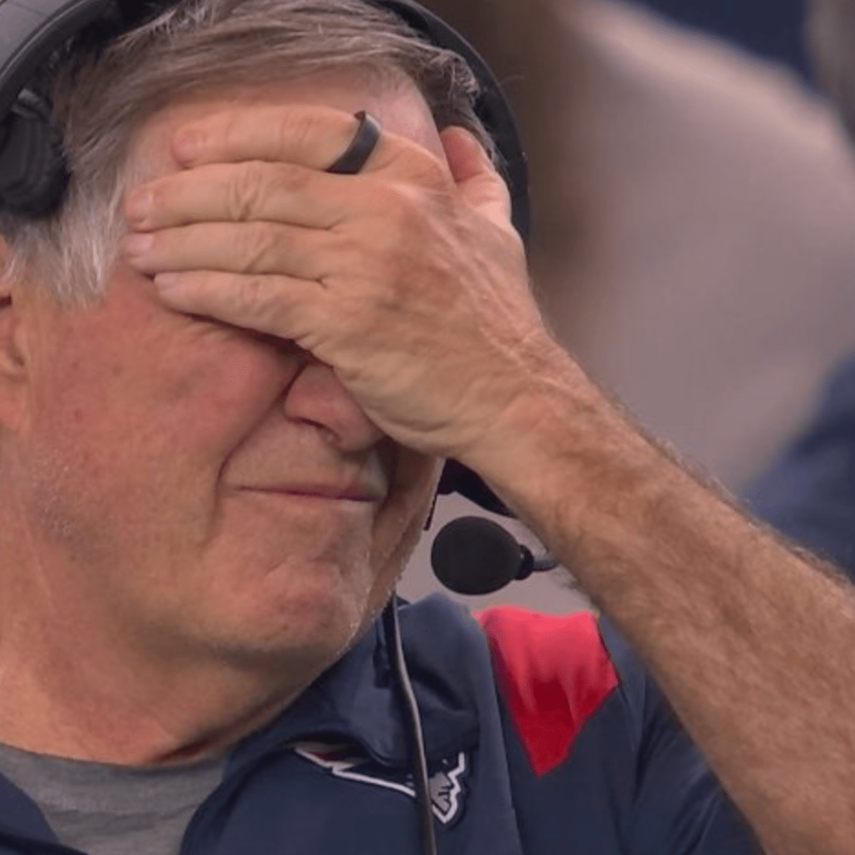 Look: Bill Belichick's Sideline Outfit Going Viral Today - The