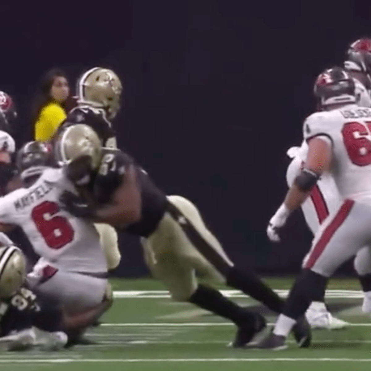 Baker Mayfield narrowly avoids injury, uses legs to survive Saints