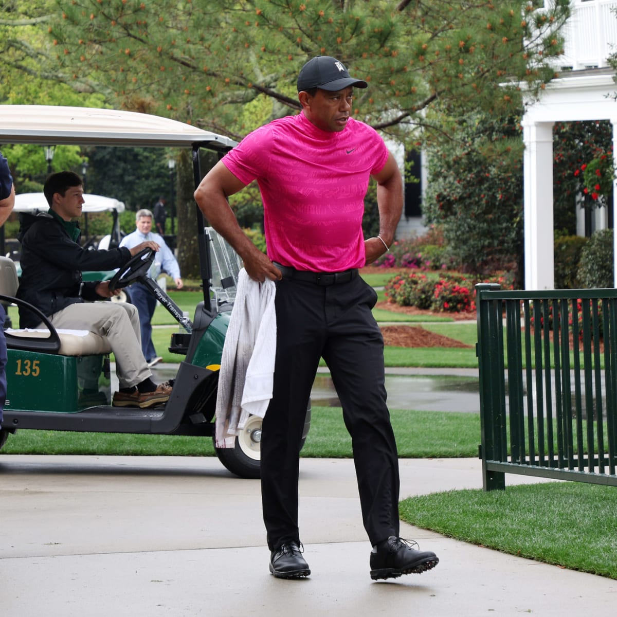 Tiger woods pink shirt 2025