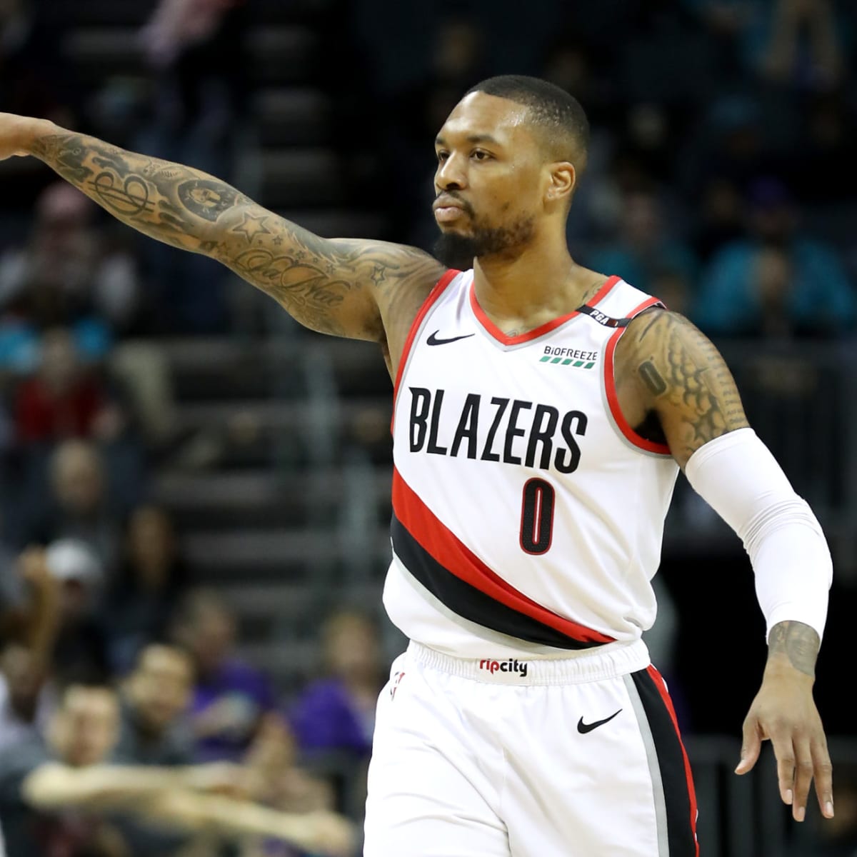 Dame Lillard Hit 2 Crazy Threes In Final 10 Seconds To Beat Bulls The Spun