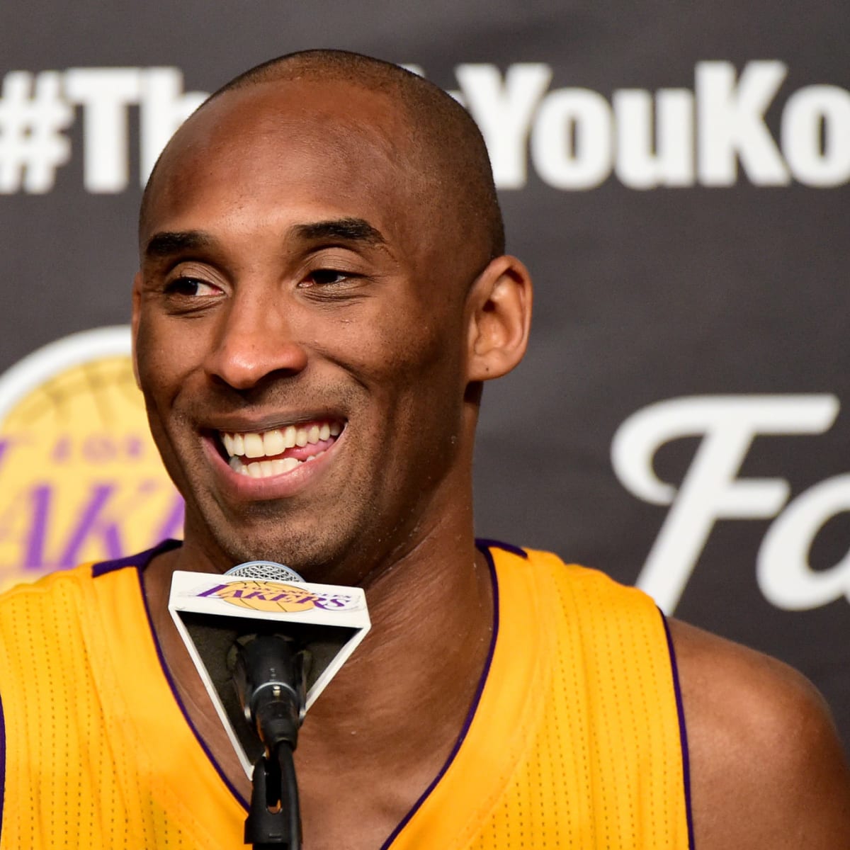 Kobe Bryant Has Reportedly Been Recruiting Kyrie Irving To The Lakers The Spun