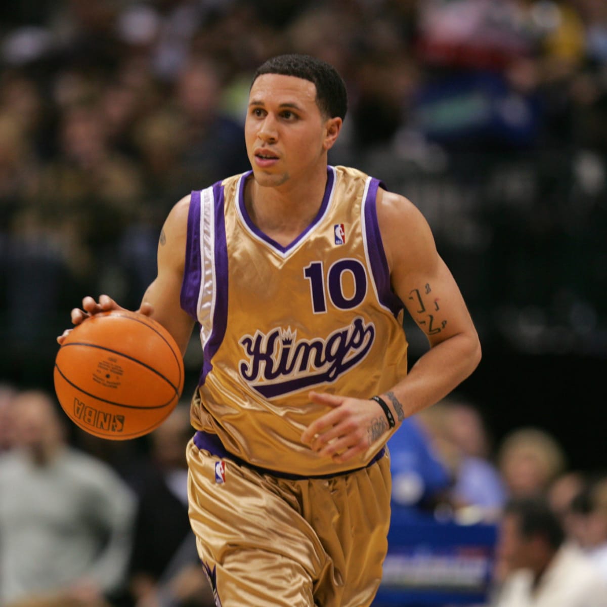 Sacramento kings gold jersey sale