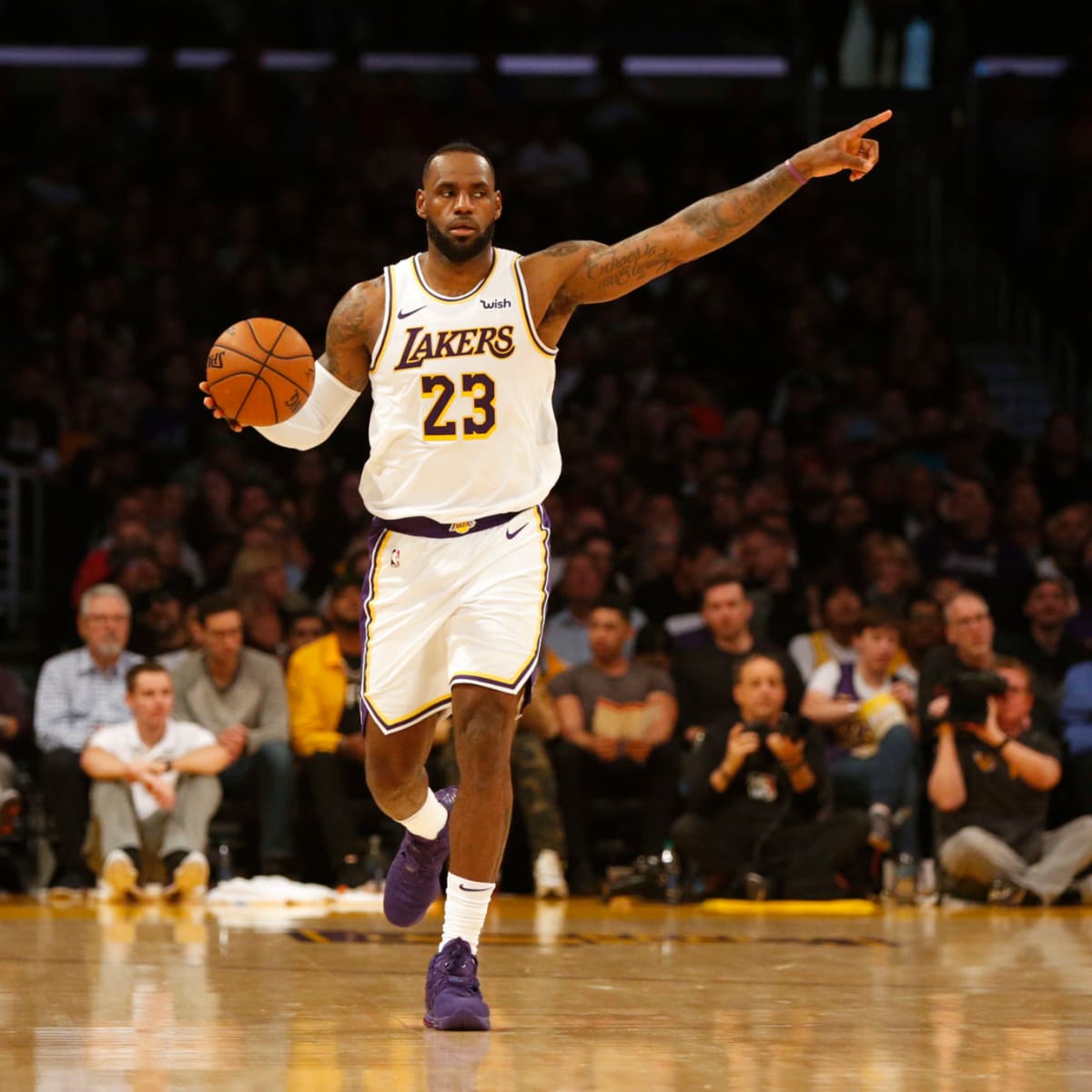 Lebron dribble 2025