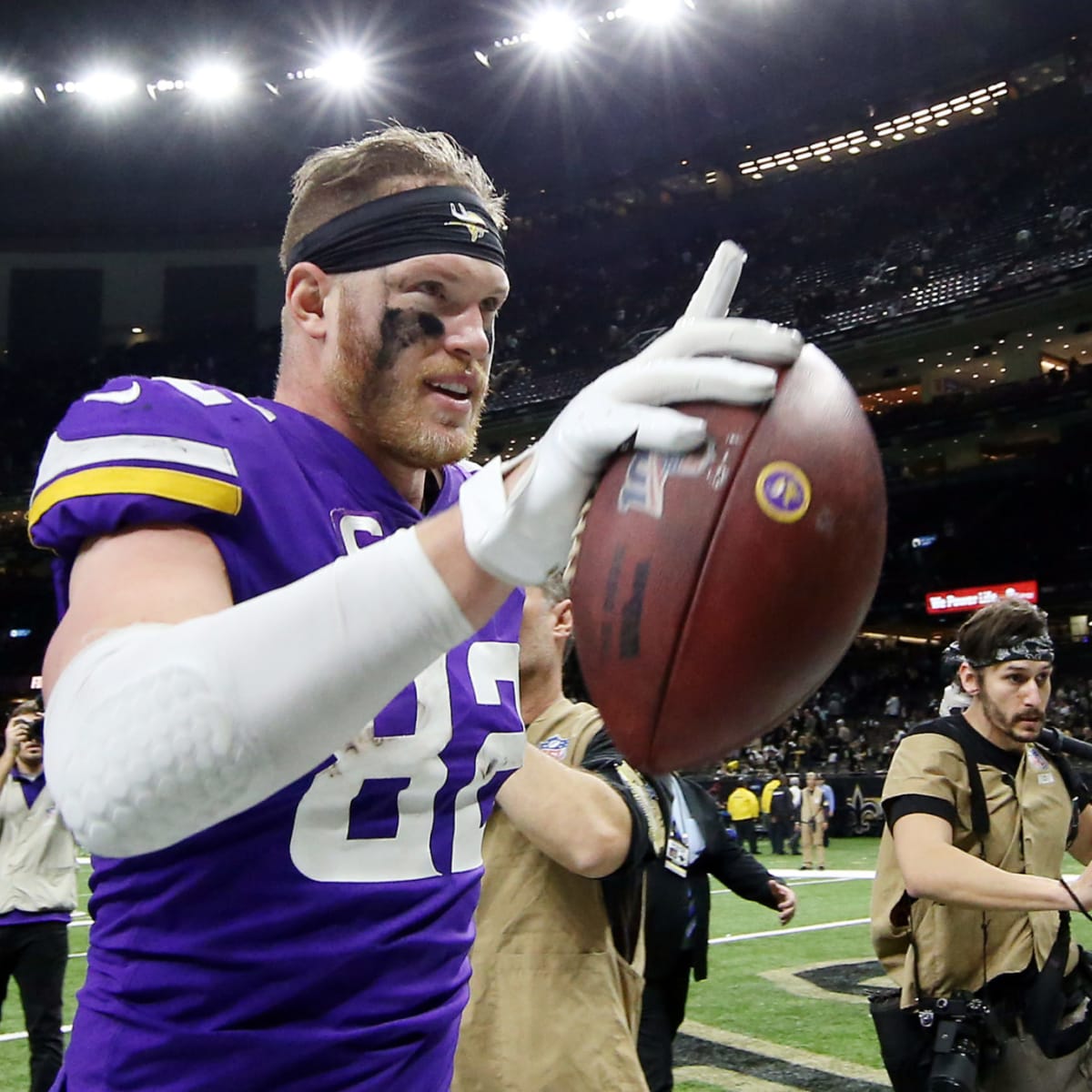 Adam thielen gloves discount