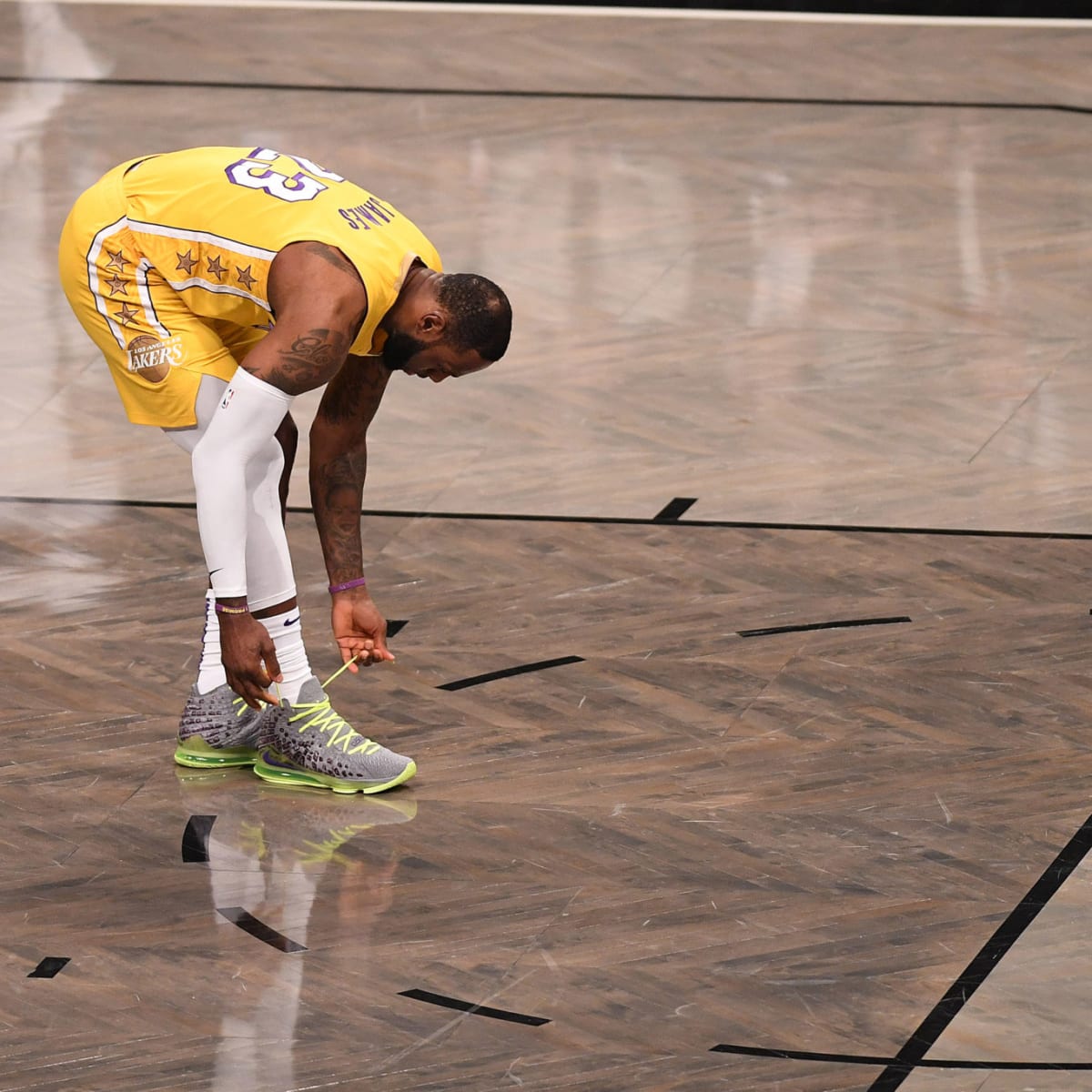 Lebron shoes last night discount