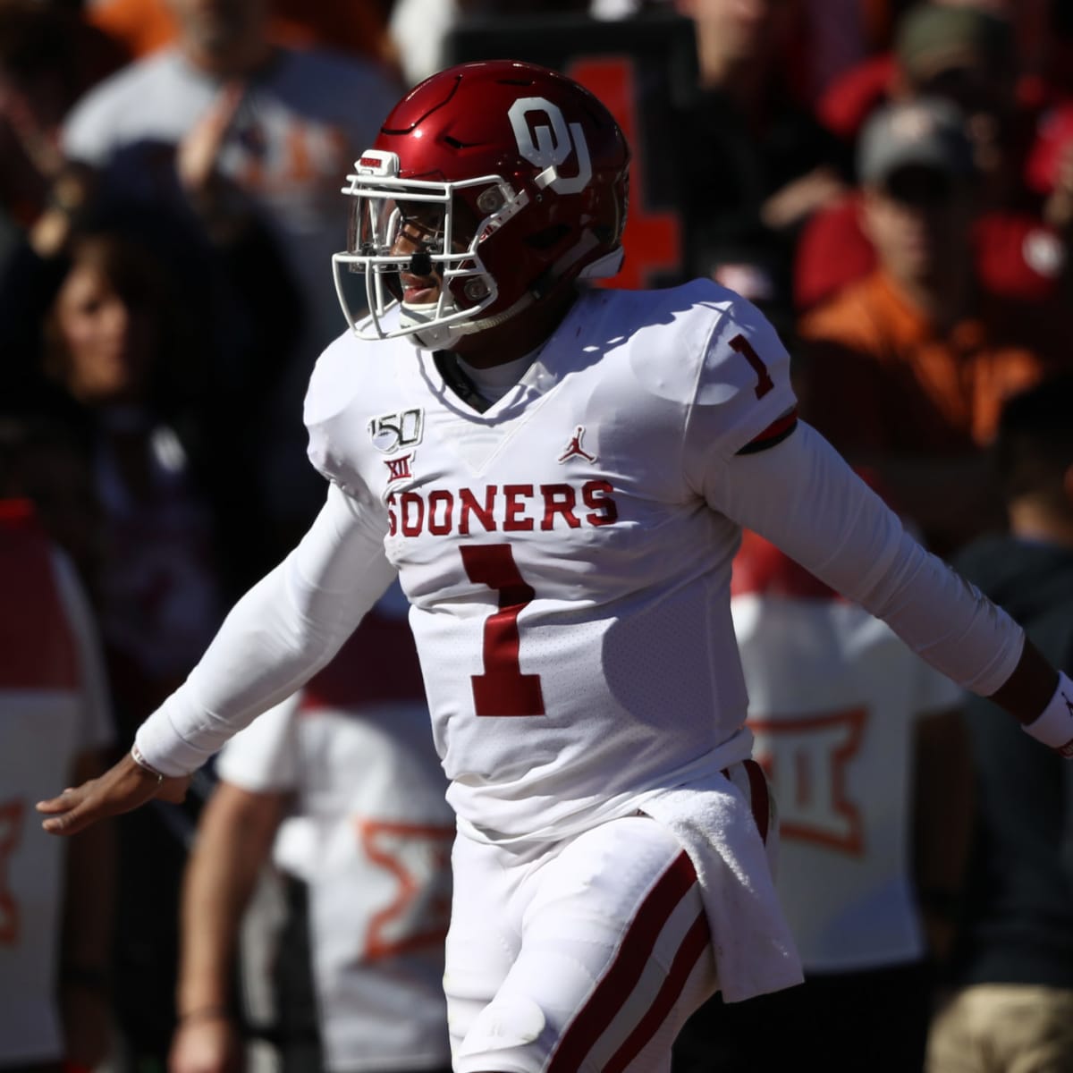 Jalen Hurts Makes Adjustment To His Uniform Early In Oklahoma