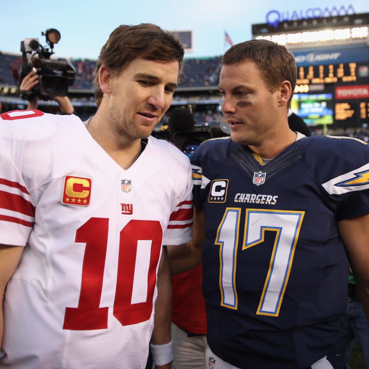 Eli manning holding chargers clearance jersey