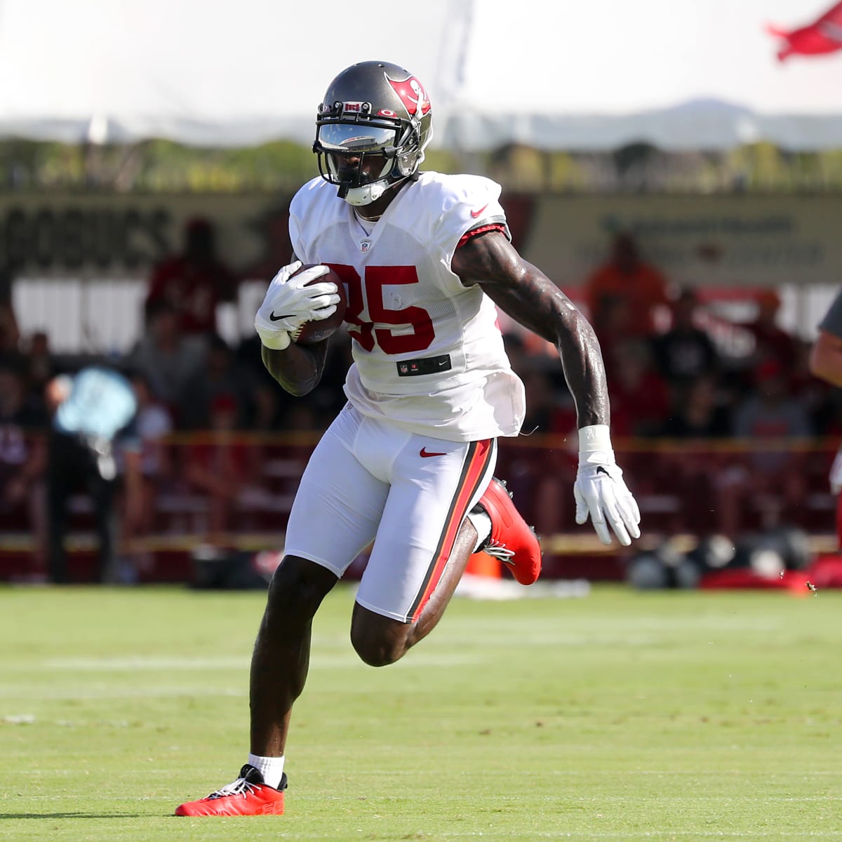 Look Julio Jones Has New Jersey Number With Buccaneers The Spun