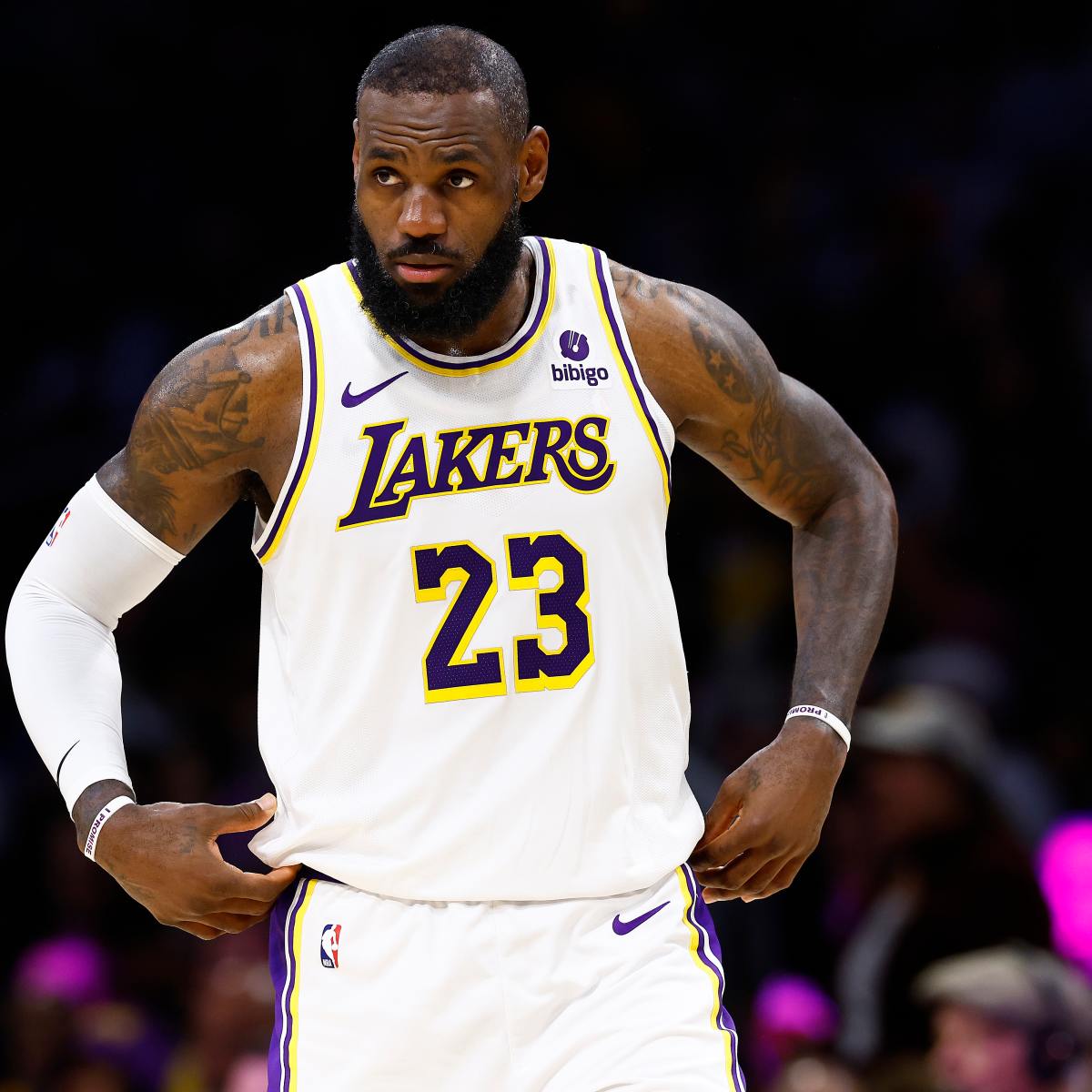 Lebron james offer in lakers online