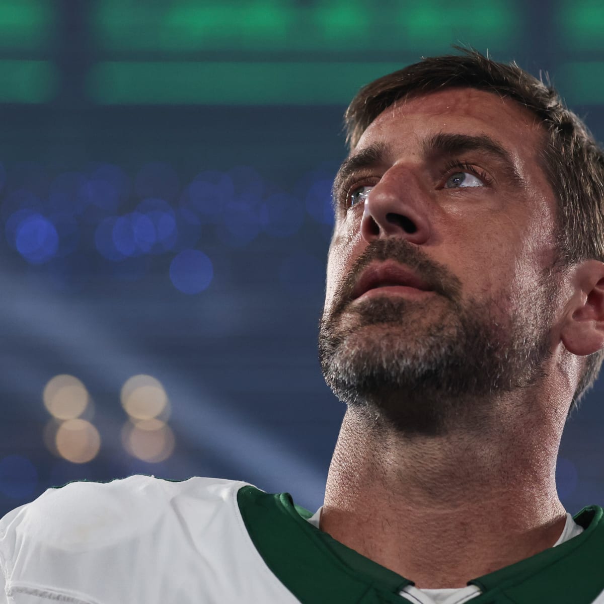 Aaron rodgers jersey with captain patch deals