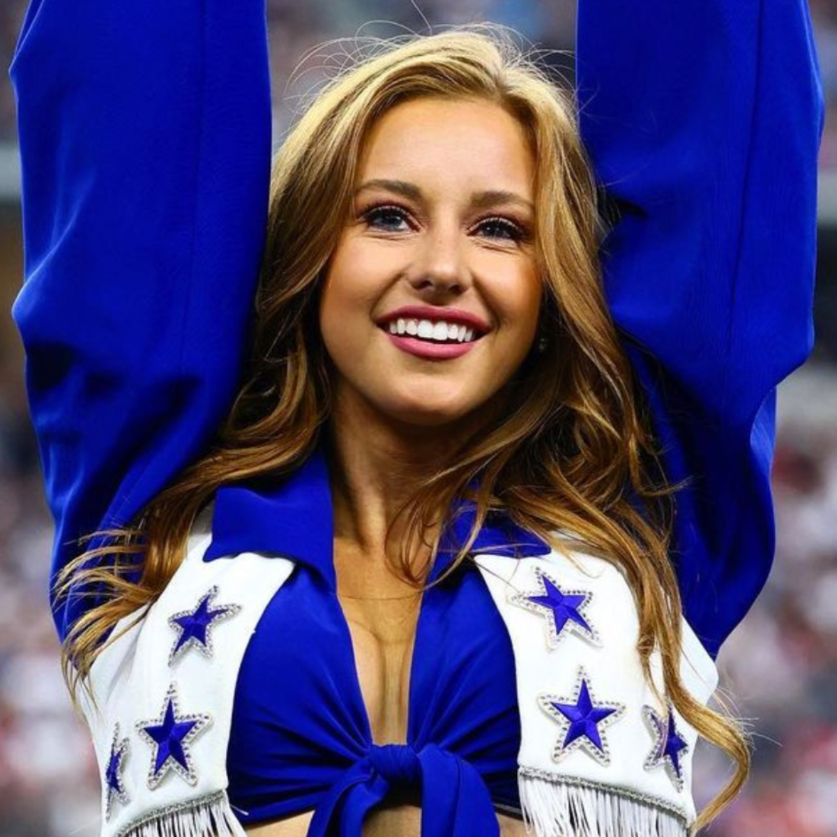 Cowboys Cheerleader Shares Jaw Dropping Swimsuit Photo The Spun